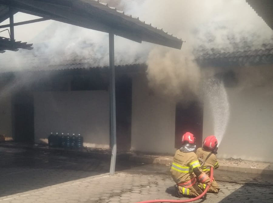 Gudang Milik Bank Tabungan Pensiunan Nasional di Bojonegoro Terbakar