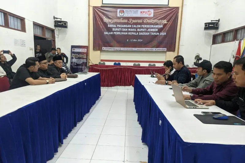 KPU Jember Terima Pendaftaran Calon Perseorangan Gus Jaddin-Arismaya