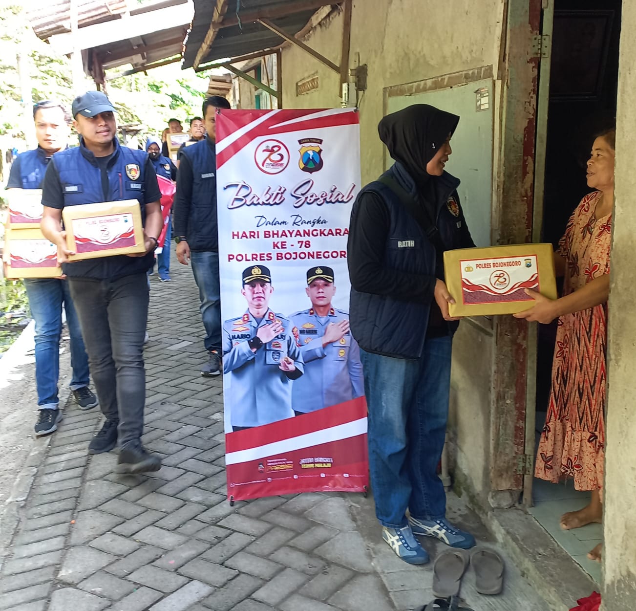 Sambut Hari Bhayangkara Ke 78, Polres Bojonegoro Salurkan Bansos