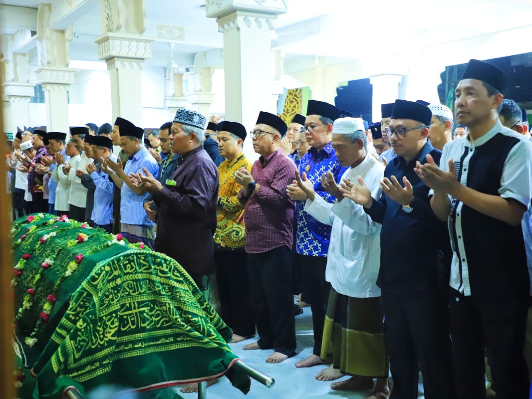 Kepala Dinas Koperasi dan UKM Jatim Tutup Usia, Pj. Gubernur Adhy Sampaikan Belasungkawa dan Terima Kasih atas Pengabdiannya untuk Jawa Timur