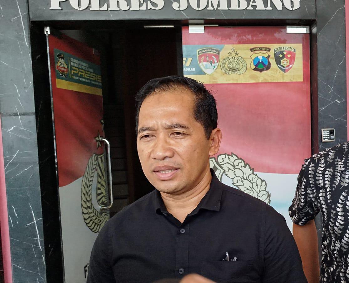 Polisi Buru Perampok Berpisau yang Menggarong Toko di Jombang