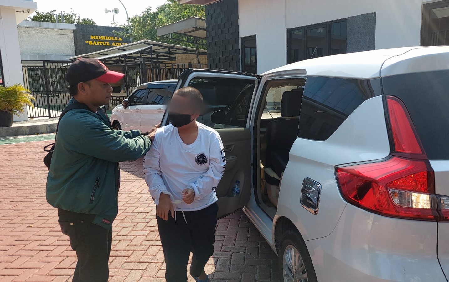 Fantasi Liar Pada Keponakan Perempuan 14 Tahun Membuat Pria di Gresik Ini Berurusan dengan Hukum, Setelah Ketahuan Membuat Konten Porno