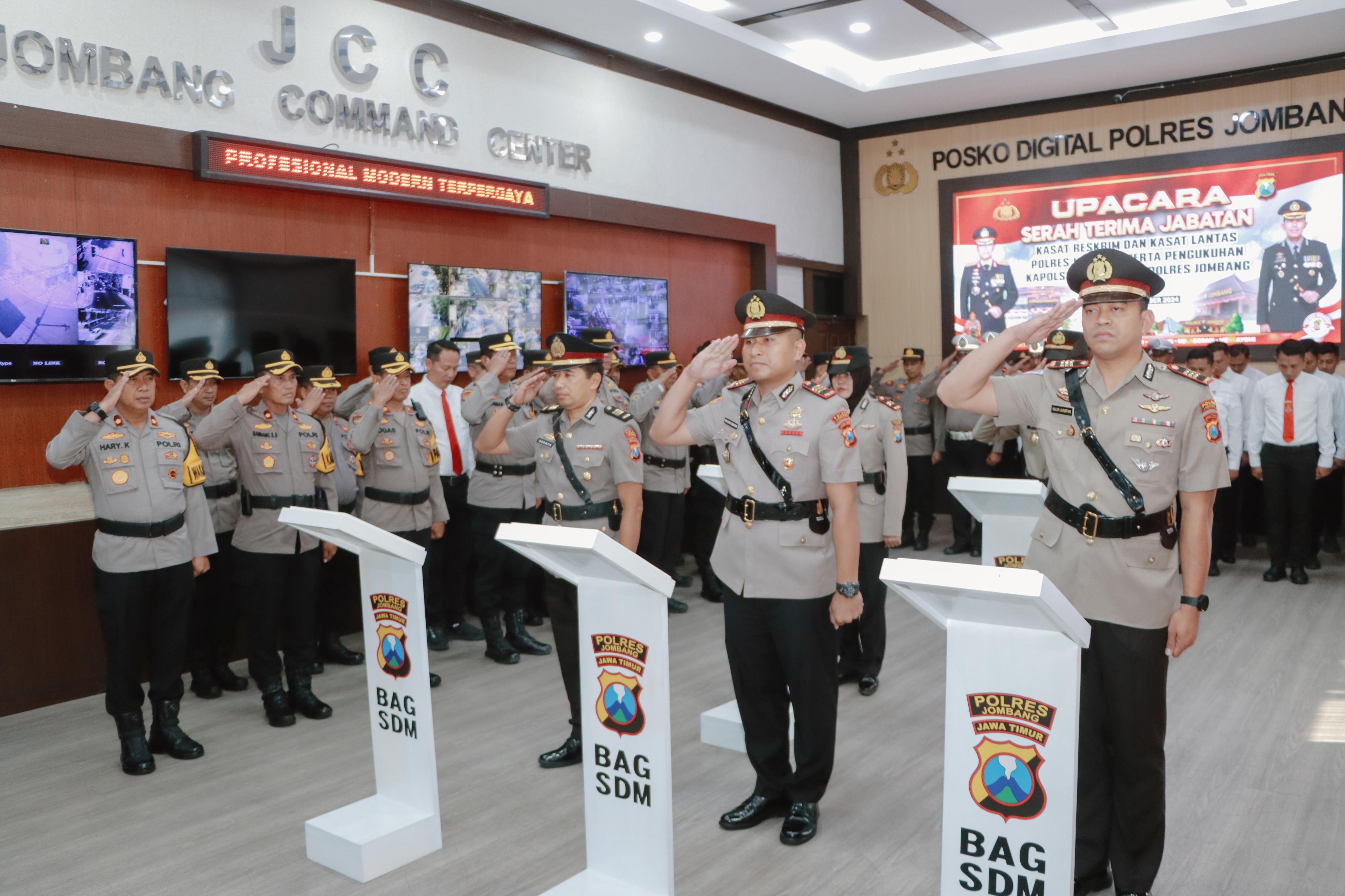 Penyegaran Institusi, Kasat Reskrim dan Kasat Lantas Polres Jombang Dilakukan Mutasi Jabatan