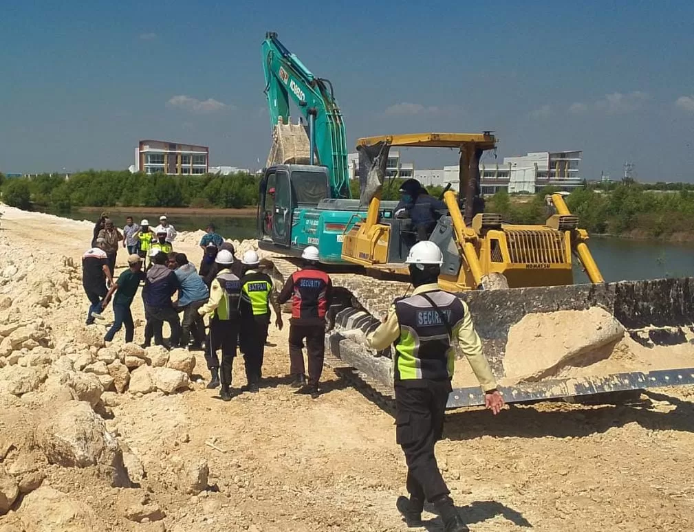 Mandor Proyek AKR Land Dikeroyok Oknum Warga, Dipicu Masalah Tanah