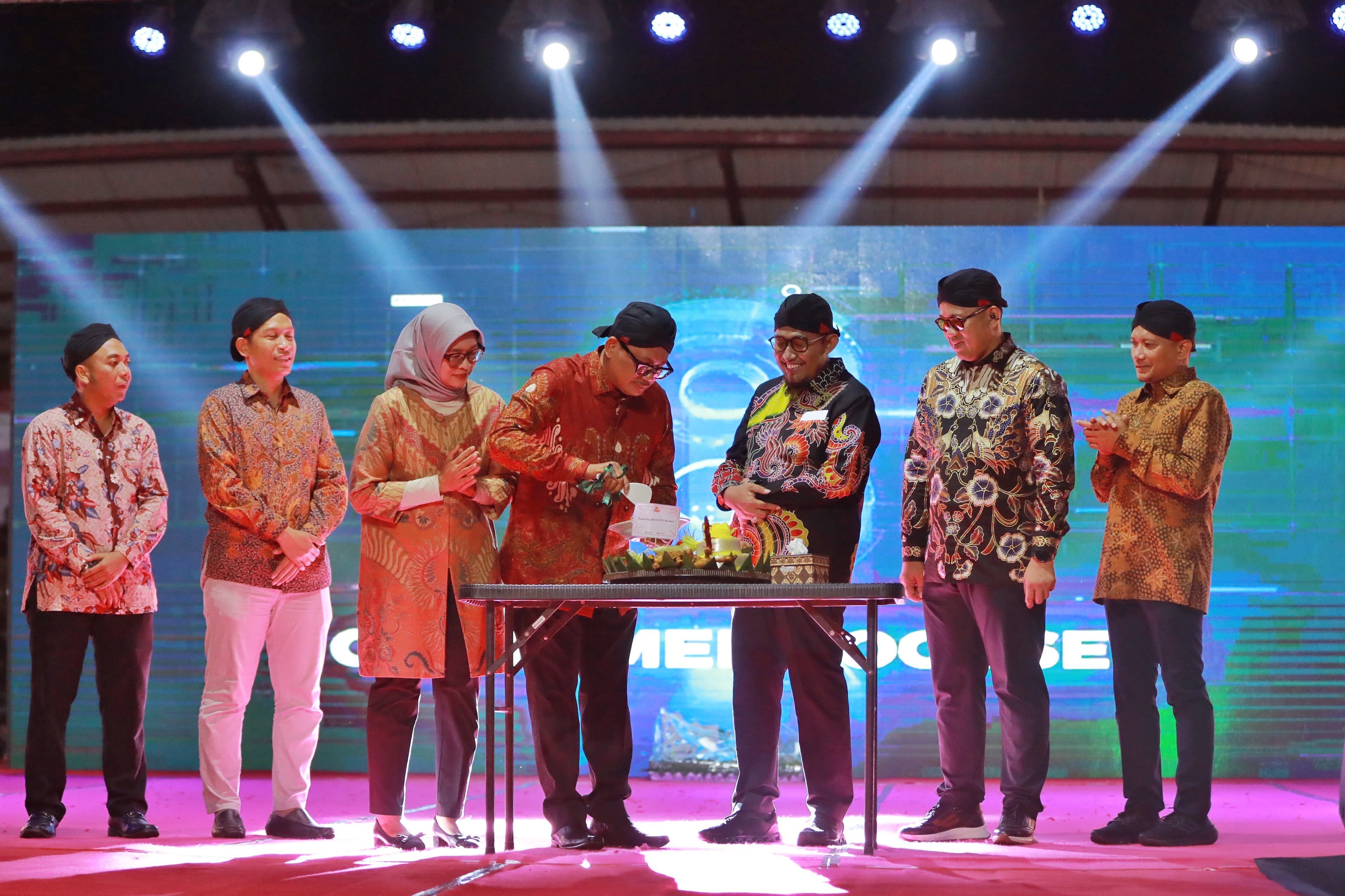 Rayakan Hari Pelanggan Nasional, PLN Resmikan Identitas Baru Guna Perkuat Layanan di Kepulauan Madura