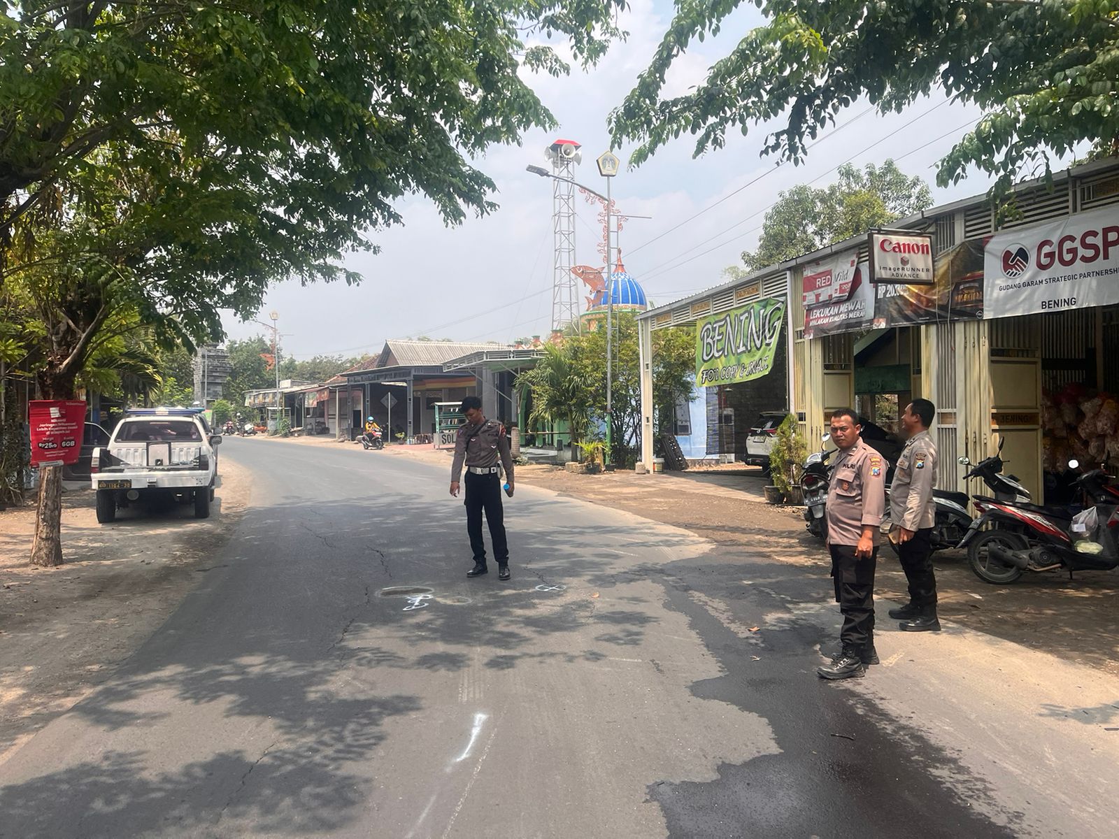 Jagang Motor Menyentuh Aspal, Pemotor di Gresik Ini Kecelakaan Hingga Mengalami Patah Tulang