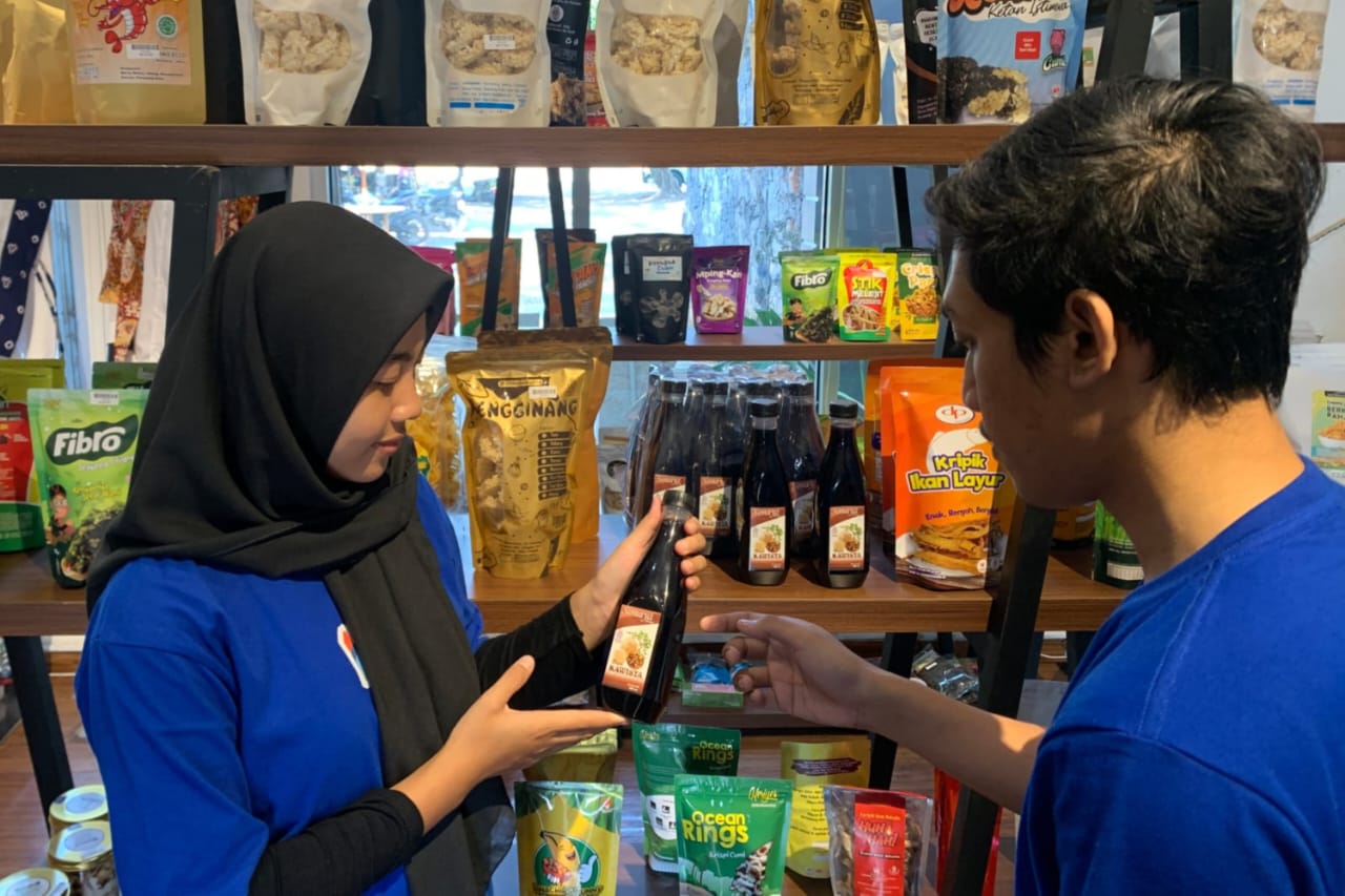 Rumah BUMN SIG Dukung UMKM Populerkan Sirop Buah Kawista Khas Rembang