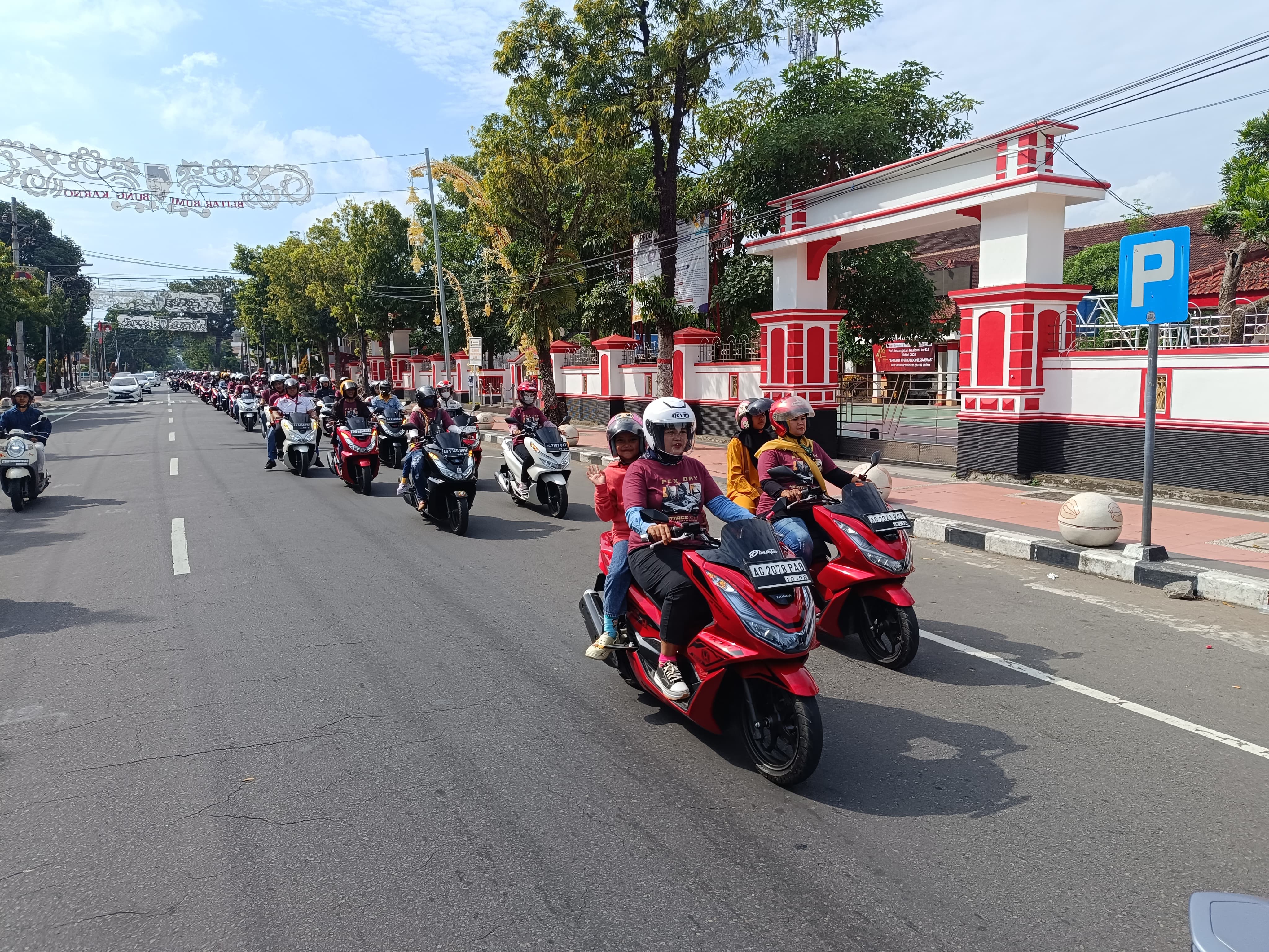 Berkendara di Malang saat Cuaca Tak Menentu? Simak Tips Cari aman Berkendara