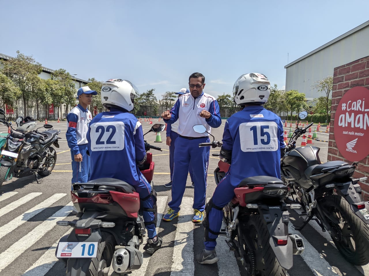 Komitmen Tingkatkan Keselamatan Berkendara, MPM Honda Jatim Buka Pelatihan Safety Riding untuk Pemula