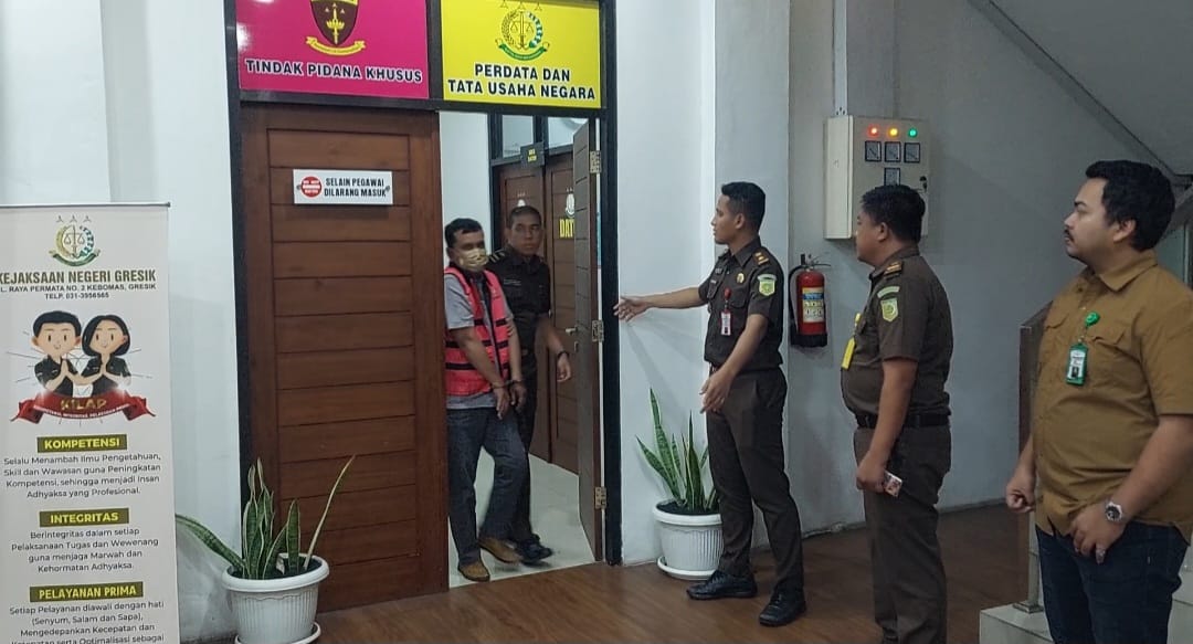 Kejaksaan Negeri Gresik Tahan PPJB Diskoperindag Gresik Terkait Kasus Hibah UMKM
