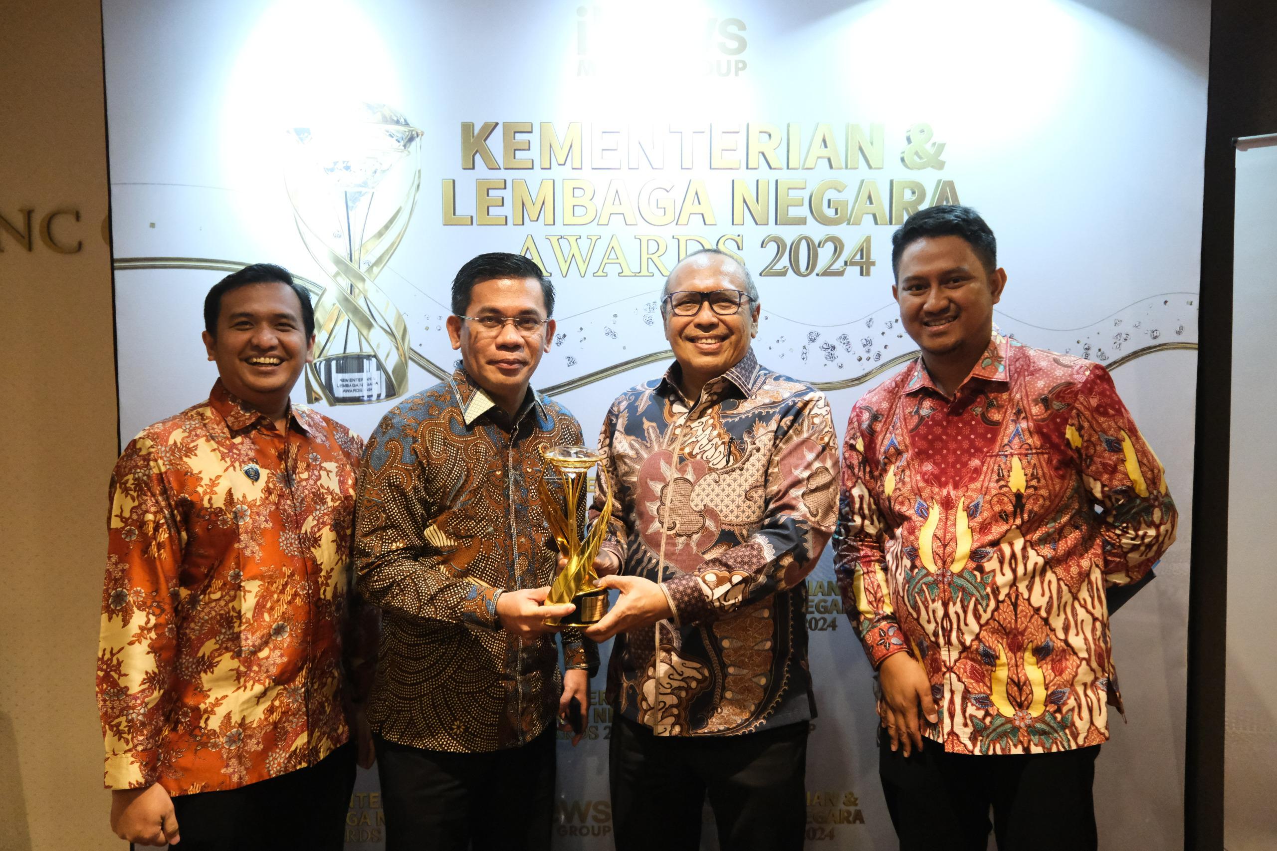Berhasil Menciptakan Ekosistem Komunikasi, Kementerian ATR/BPN Terima Penghargaan Pelayanan dan Komunikasi Publik dari iNews TV