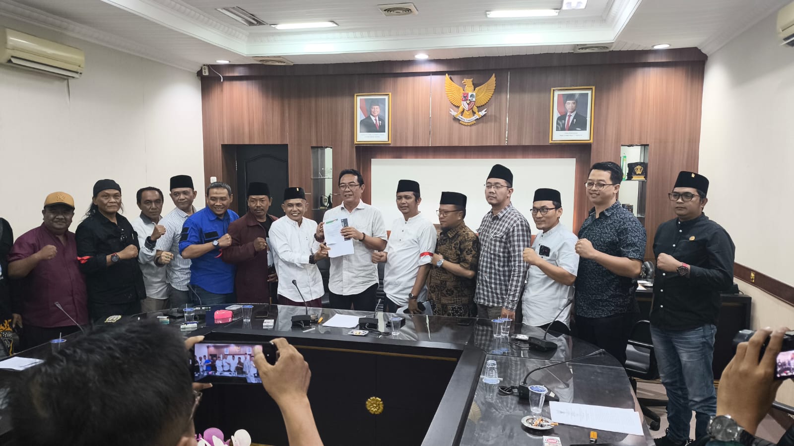 Kelompok Masyarakat Bela Kiai di Jember Desak Pansus Pilkada Panggil Gus Fawait dan Seorang Pendukungnya Untuk Klarifikasi Hal Ini