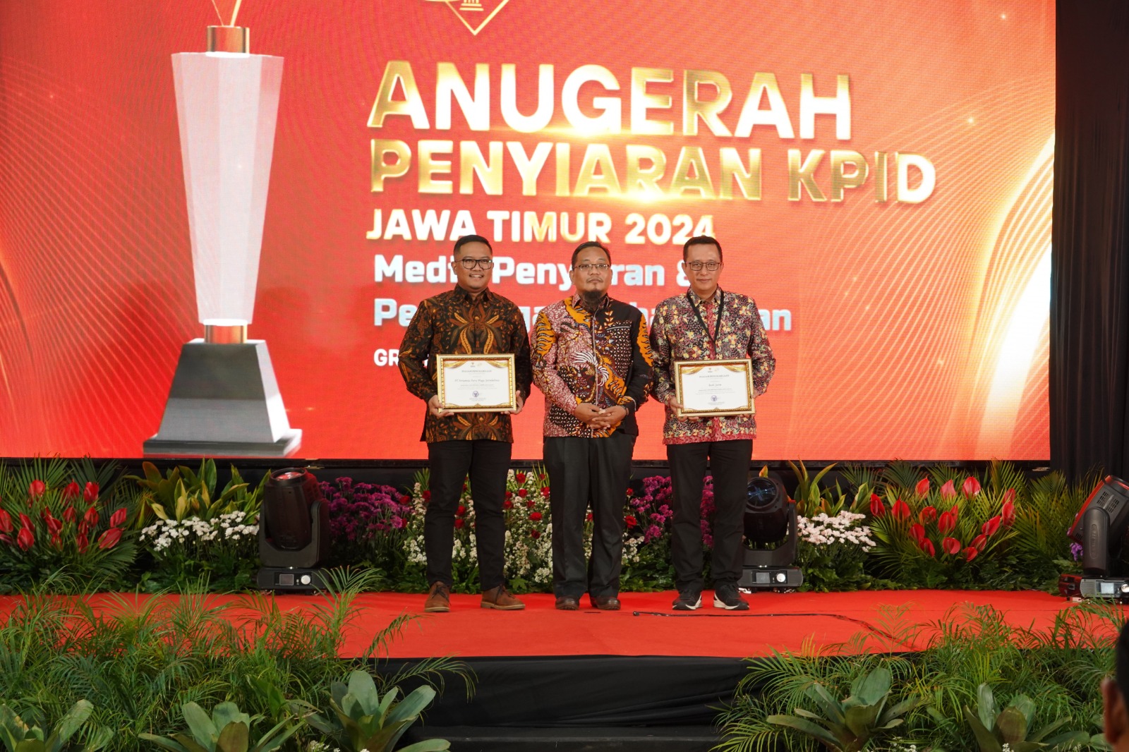 Bank Jatim Dinobatkan Sebagai BUMD Peduli Penyiaran oleh KPID Jawa Timur