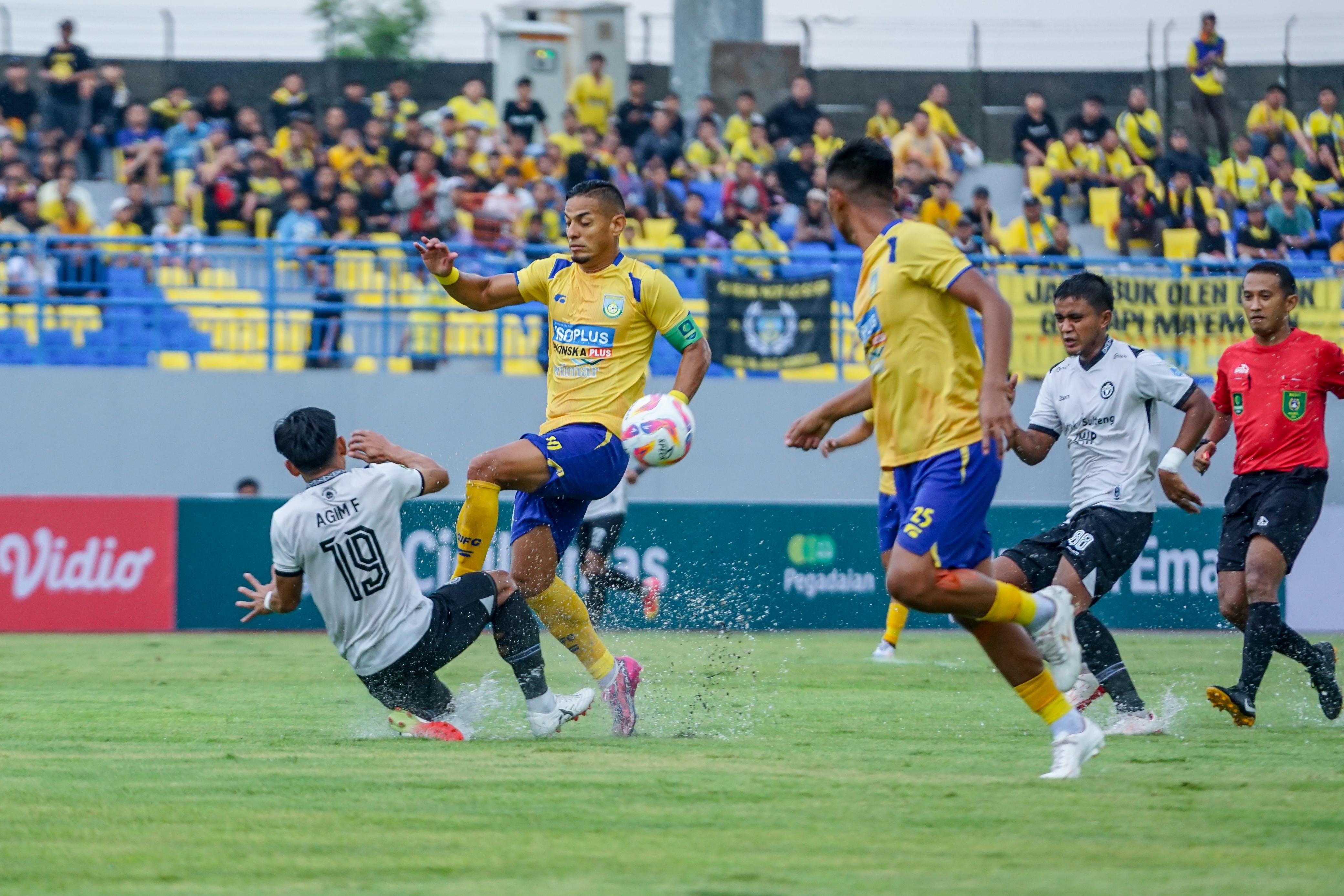Hujan Kartu dan Kericuhan Warnai Kemenangan Gresik United atas Persipal dengan Skor 3-2