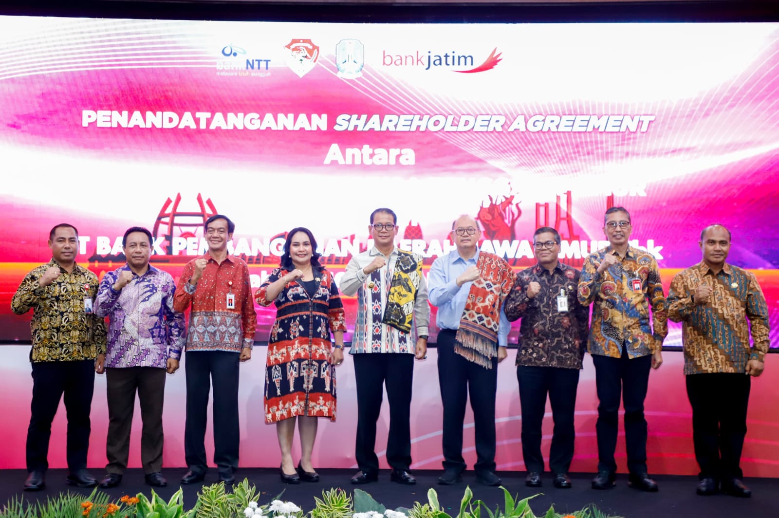 Jalin Kerja Sama Kelompok Usaha, Bank Jatim Tandatangani Perjanjian Shareholder Agreement dengan Bank NTT