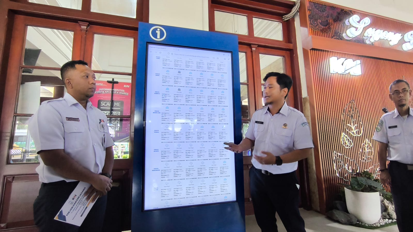 KAI Daop 9 Jember Siapkan AMUS dan Pasang TV Informasi Cuaca di Stasiun untuk Nyamankan Penumpang Kereta Api