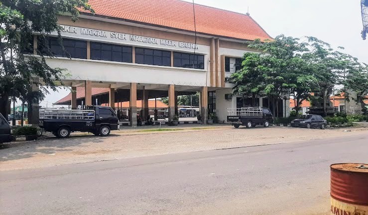 Dishub Gresik Akan Tambah Banner Tarif Parkir Bus di Area Wisata Religi untuk Cegah Kesalahpahaman