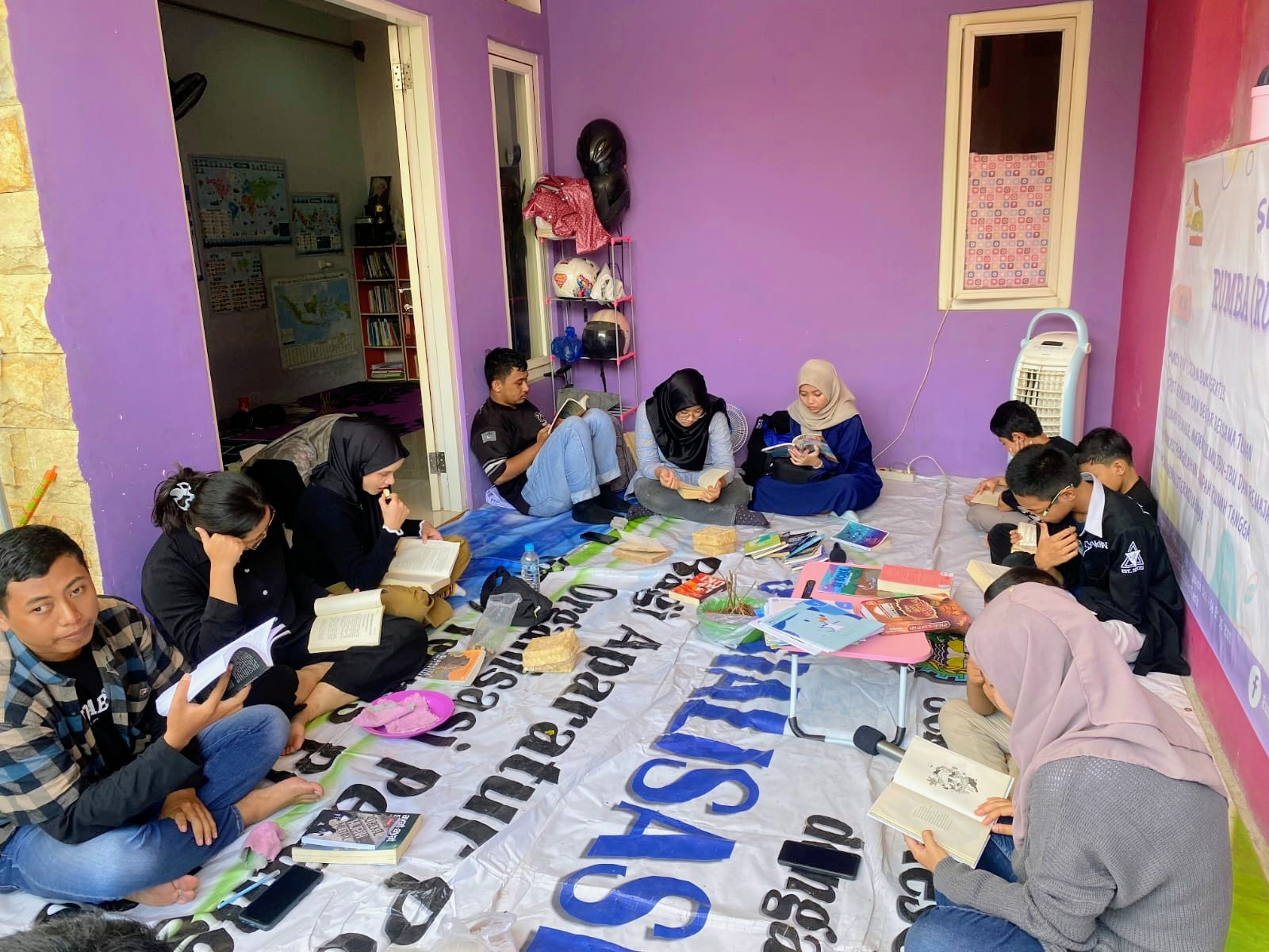 Mertamu: Forum Literasi Lintas Generasi di Gresik, Merangkai Cerita, Mengukir Aksara, dan Meramu Rindu