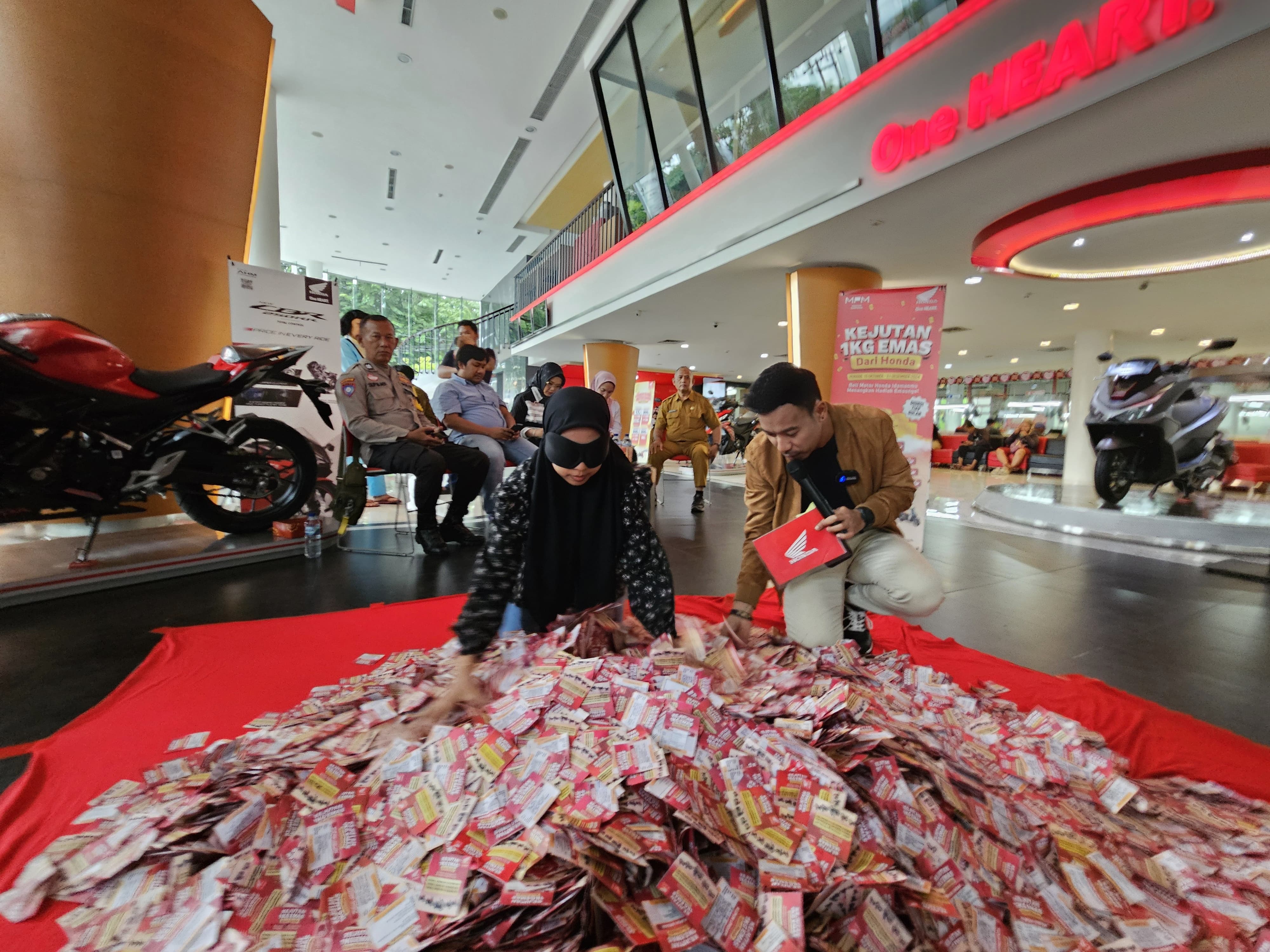 Pengundian Terakhir Program Kejutan Istimewa Berhadiah Total 1 kg Emas