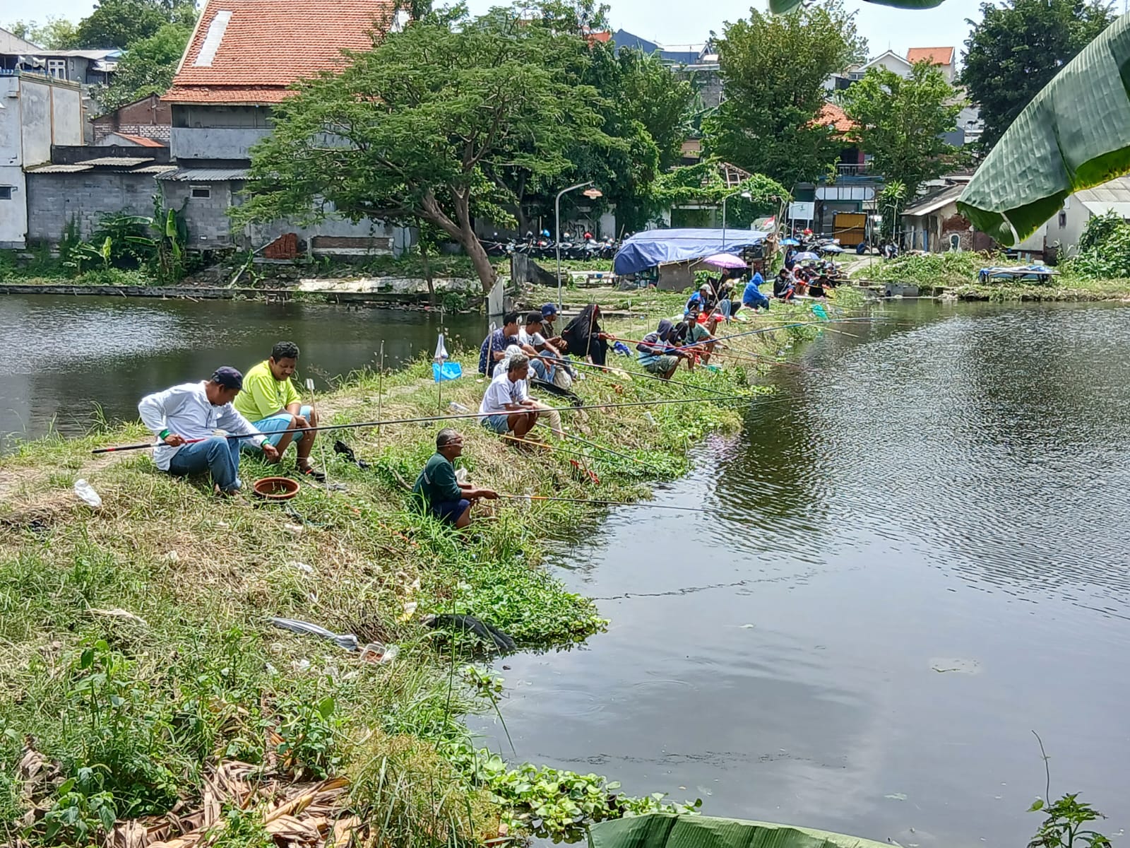 Telaga Pomben Giri Makin Bersih, Kini Jadi Wisata Kolam Pancing di Tengah Kota Gresik