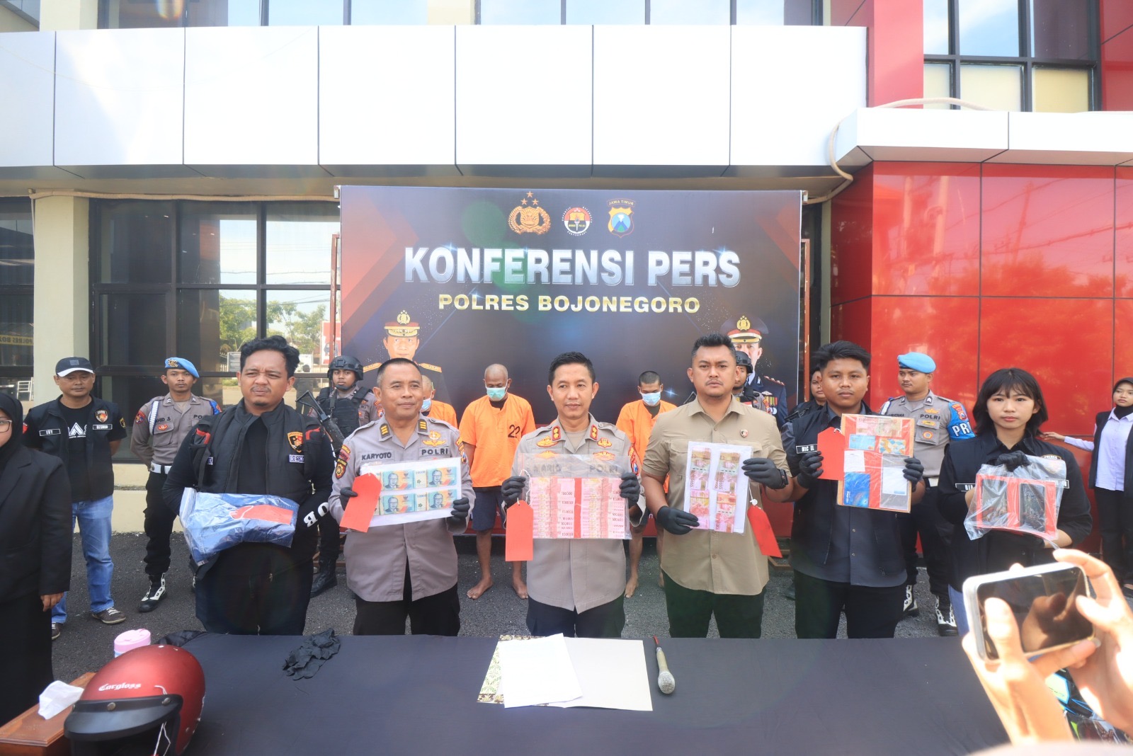Polres Bojonegoro Tangkap 4 Pelaku Penipuan Gunakan Uang Palsu