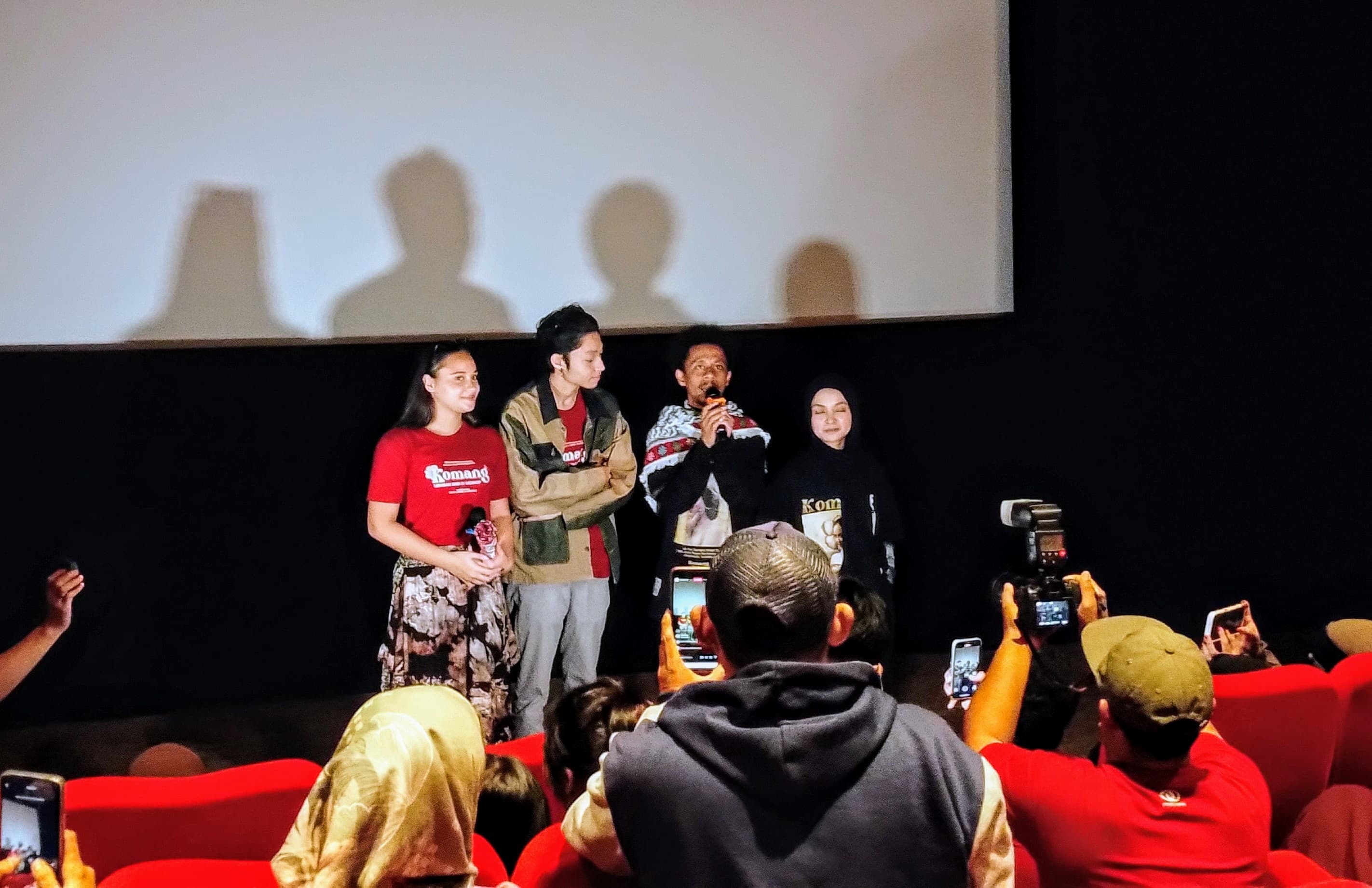 Meet and Greet Film Komang di Gresik: Kisah Cinta Raim dan Komang Bikin Penonton Terharu
