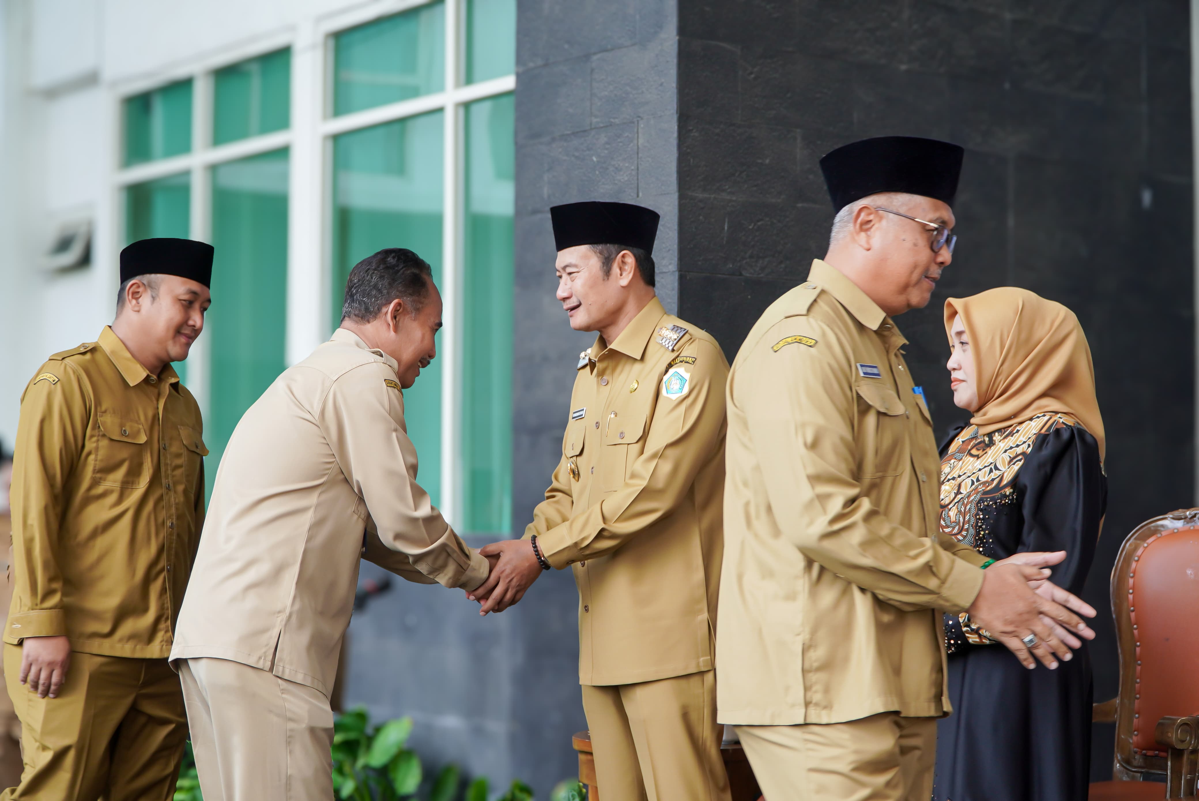 Halal Bihalal Warnai Hari Pertama Kerja di Pemkab Lamongan