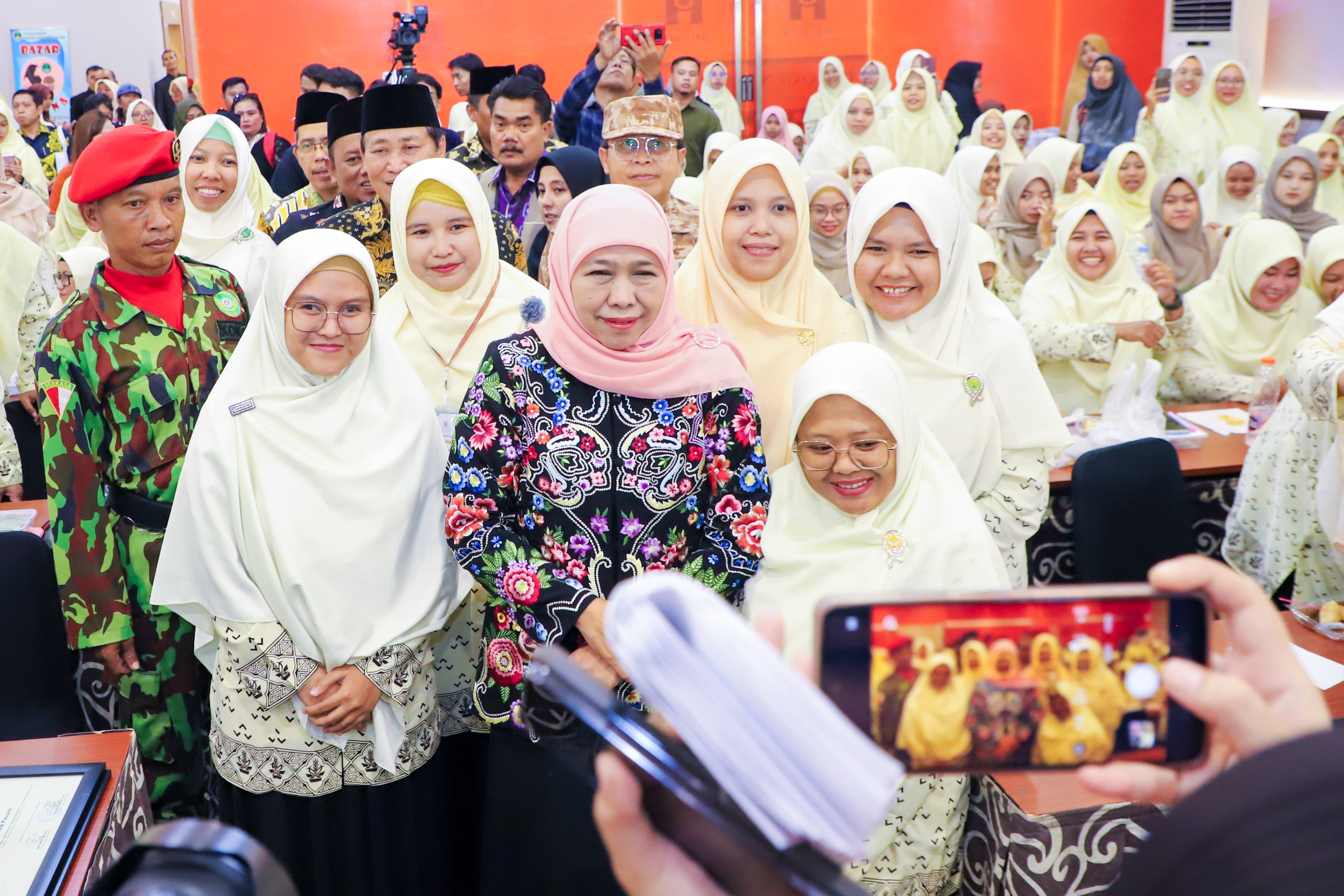 Gubernur Khofifah Dukung Perempuan Muda Jatim Aktif dalam Pelestarian Lingkungan dan Penguatan Keluarga
