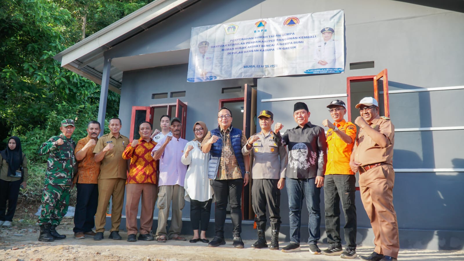 Korban Gempa Bawean Terima Bantuan Rumah Tahan Gempa