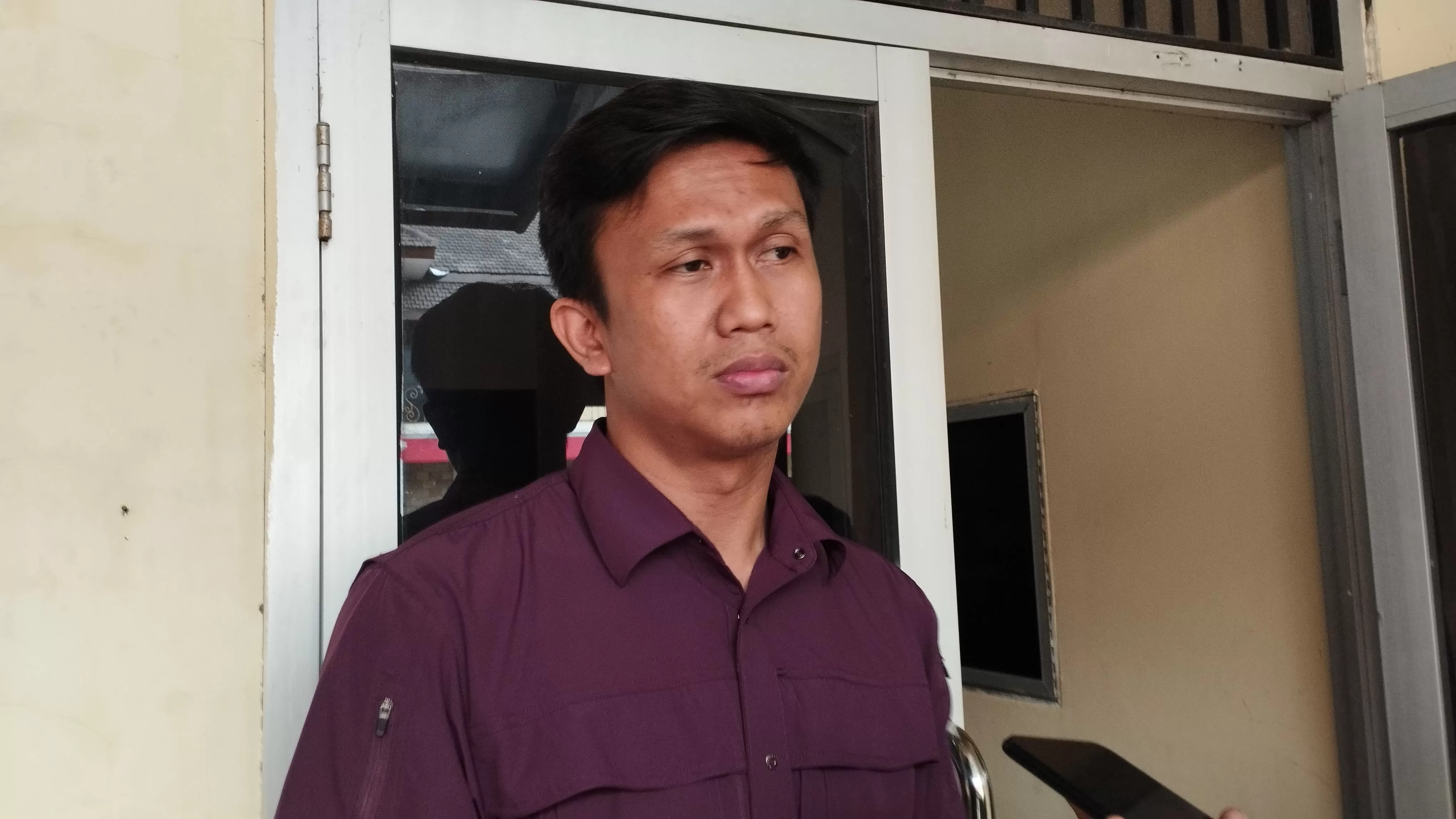 Warga Desa Pongangan Serbu Gudang Diduga Oplos Solar, Polres Gresik Lakukan Penyelidikan