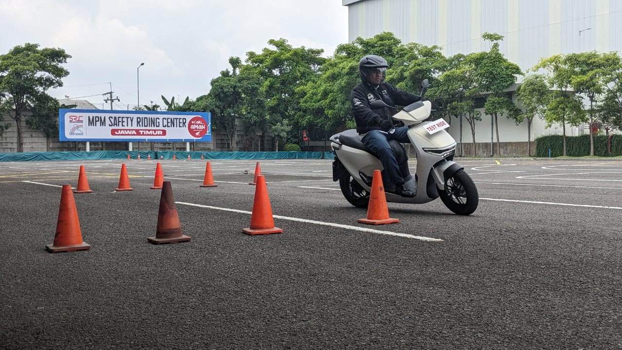 10 Cara Gunakan Lampu Sein yang Benar untuk #Cari Aman di Jalan!