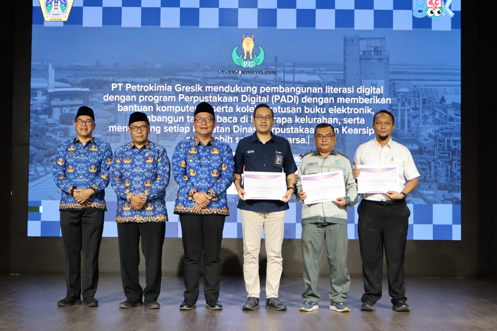 PT Smelting Raih Penghargaan dari Bupati Gresik