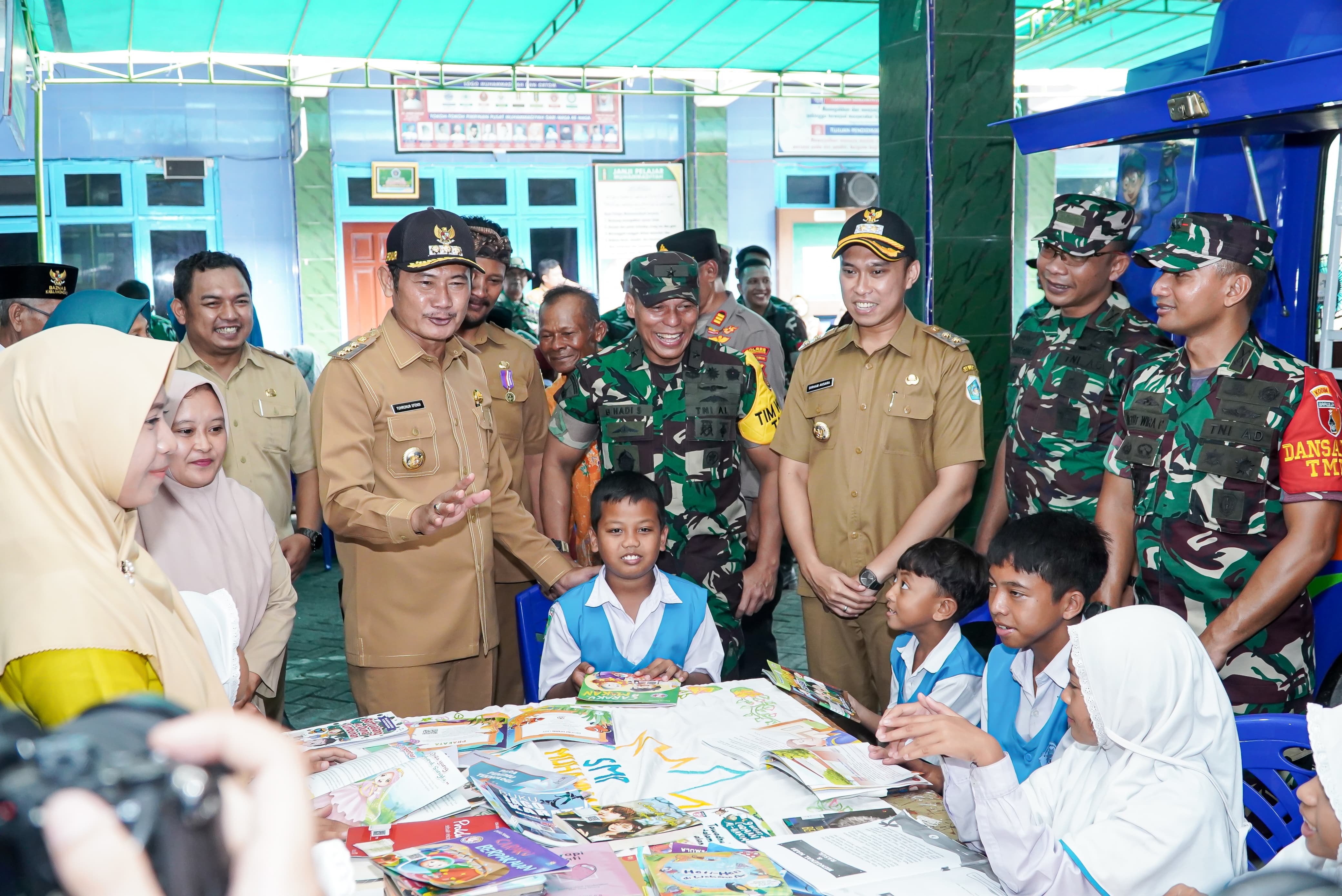 Bupati Lamongan dan Waster Panglima TNI Tinjau Progres TMMD ke-124 di Sekaran