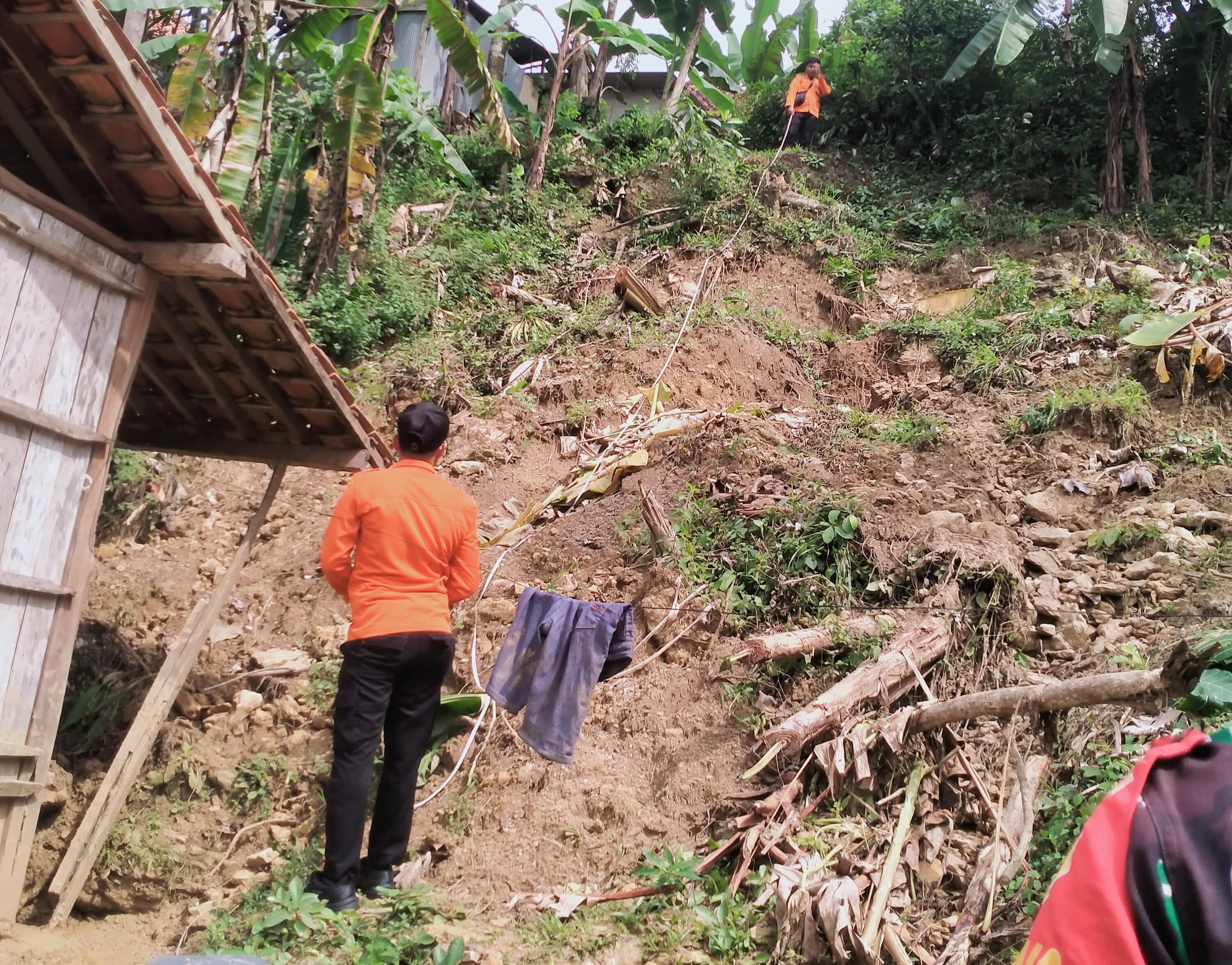 Hujan Lebat, Dua Lokasi di Sampang Longsor