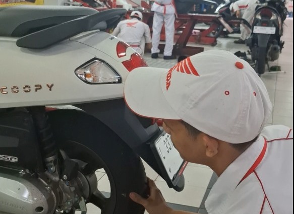 Cuaca Tak Menentu? Yuk, Rawat Motor Secara Berkala Biar Tetap Aman di Jalan