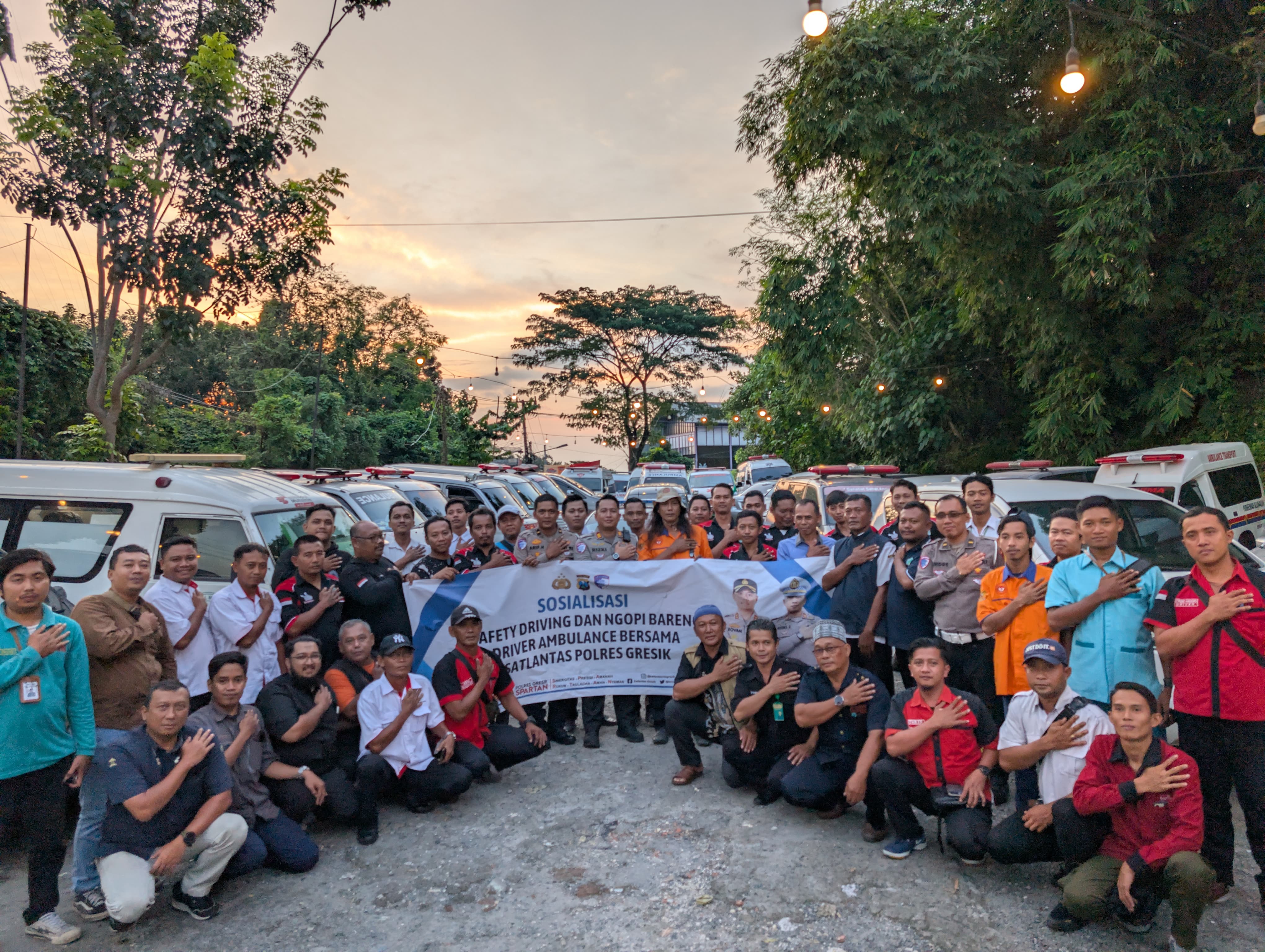 Ngopi Edukatif, Satlantas Gresik Gandeng Driver Ambulans Tingkatkan Keselamatan Jalan Raya