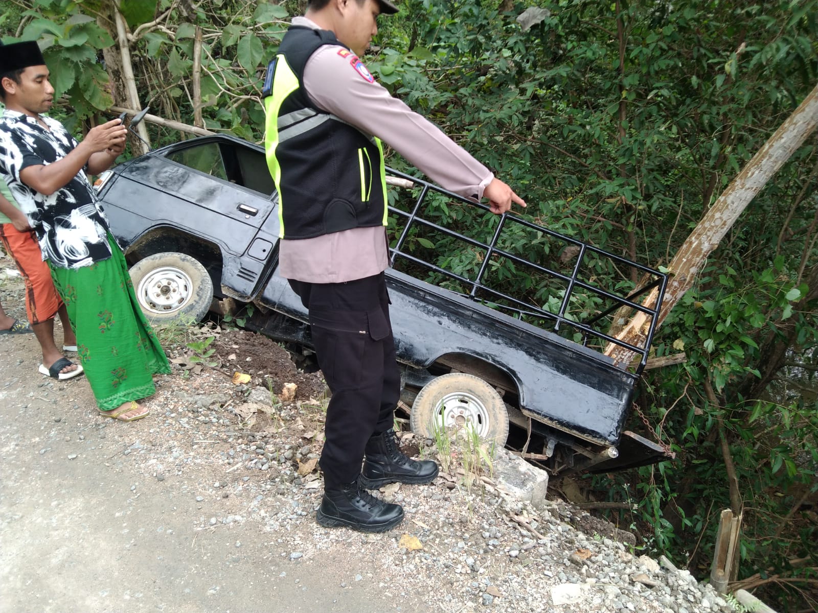 Kecelakaan Tunggal di Sampang, Mobil Pick Up Terjun ke Jurang, Satu Orang Tewas