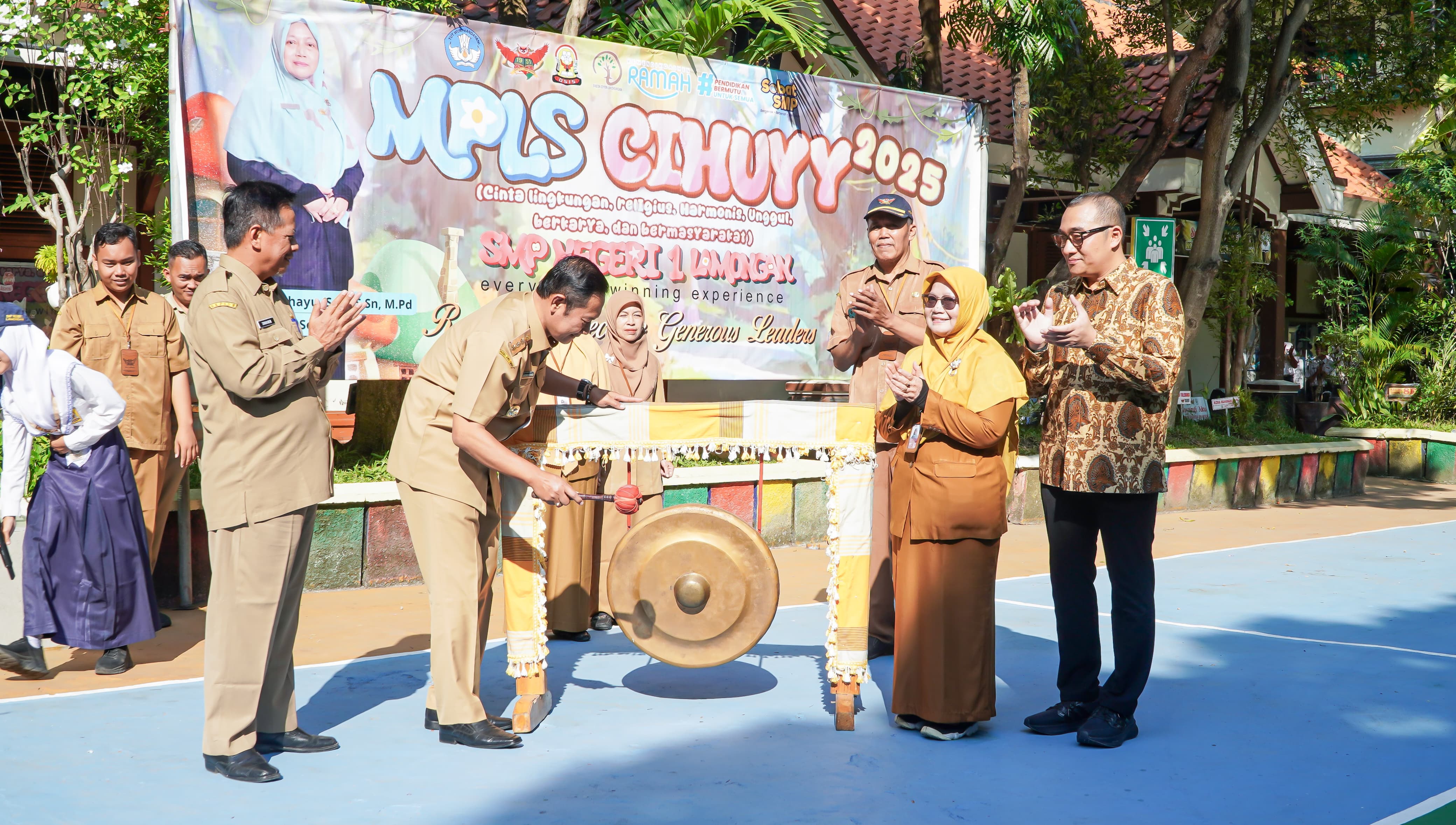 Bupati Yes Buka MPLS SMPN 1 Lamongan, Pastikan Siswa Aman dan Nyaman Tanpa Perpeloncoan
