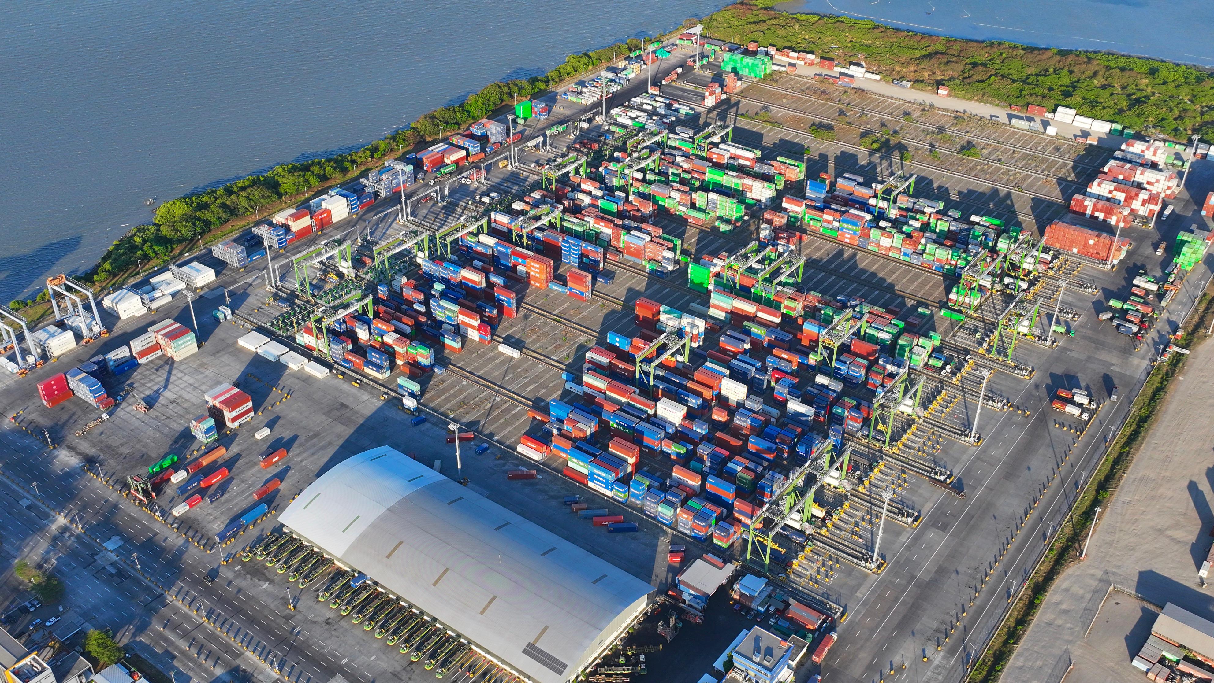 Arus Petikemas Naik Signifikan, PT Terminal Teluk Lamong Catat Kinerja Positif di Semester I 2025