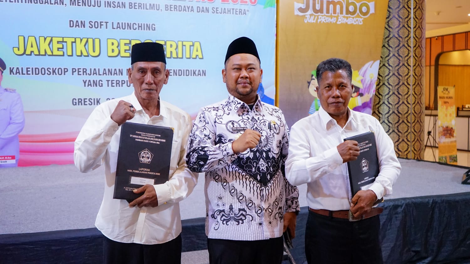 Tak Ada Kata Terlambat: Kades di Gresik Lulus Kejar Paket C Lewat Program JAKETKU