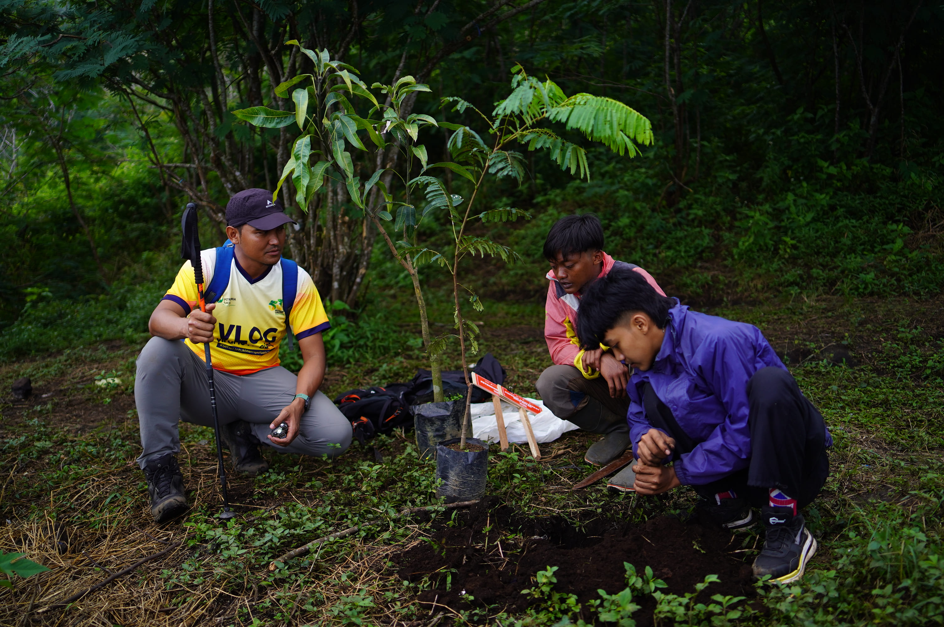 Kampanyekan #SehatuntukMemperbaikiBumi, Petrokimia Gresik Gelar Viral to Plogging (VLOG) di Gunung Penanggungan