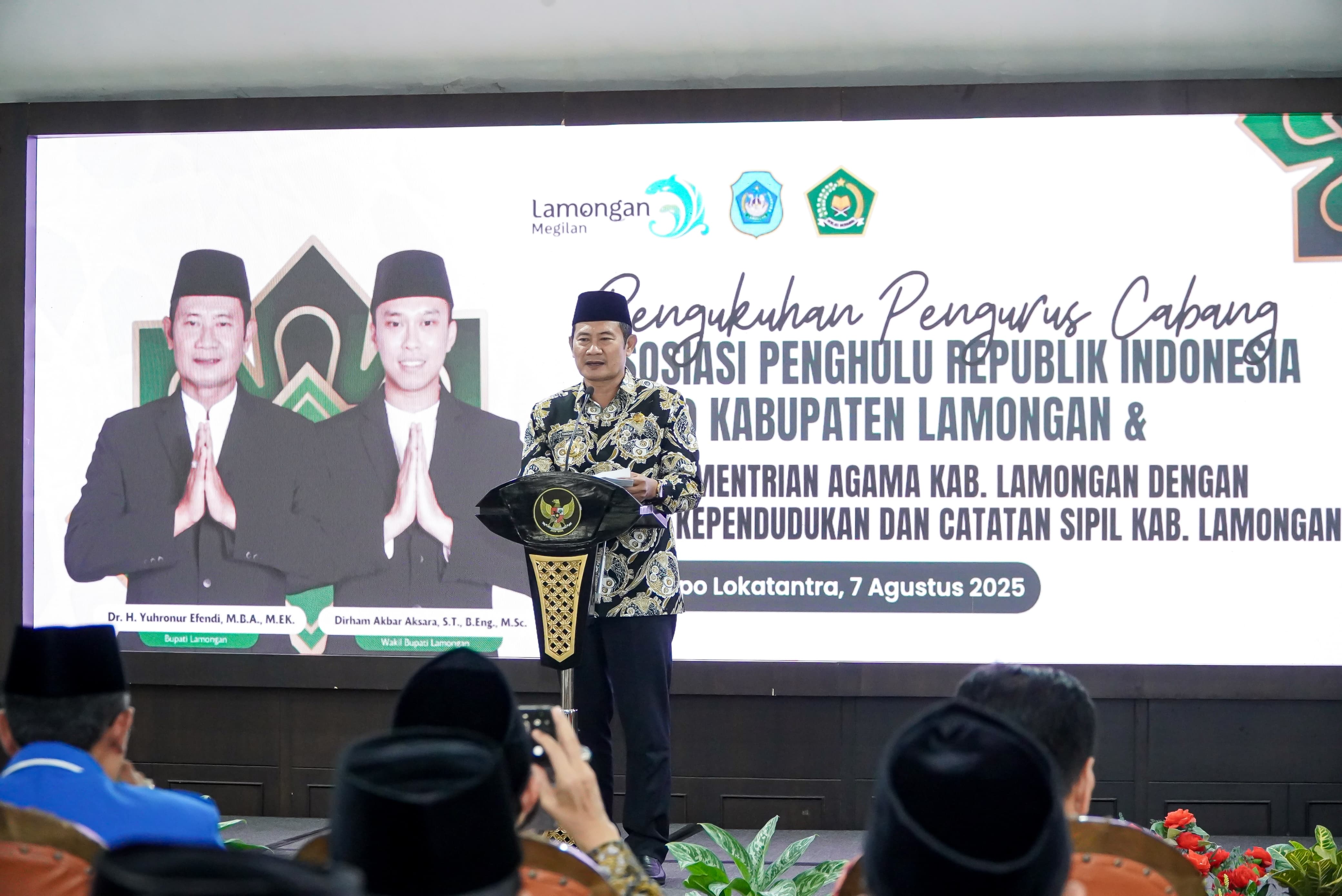 Resmi Dikukuhkan, Bupati YES : Penghulu Garda Terdepan Ketahanan Keluarga dan Nasional