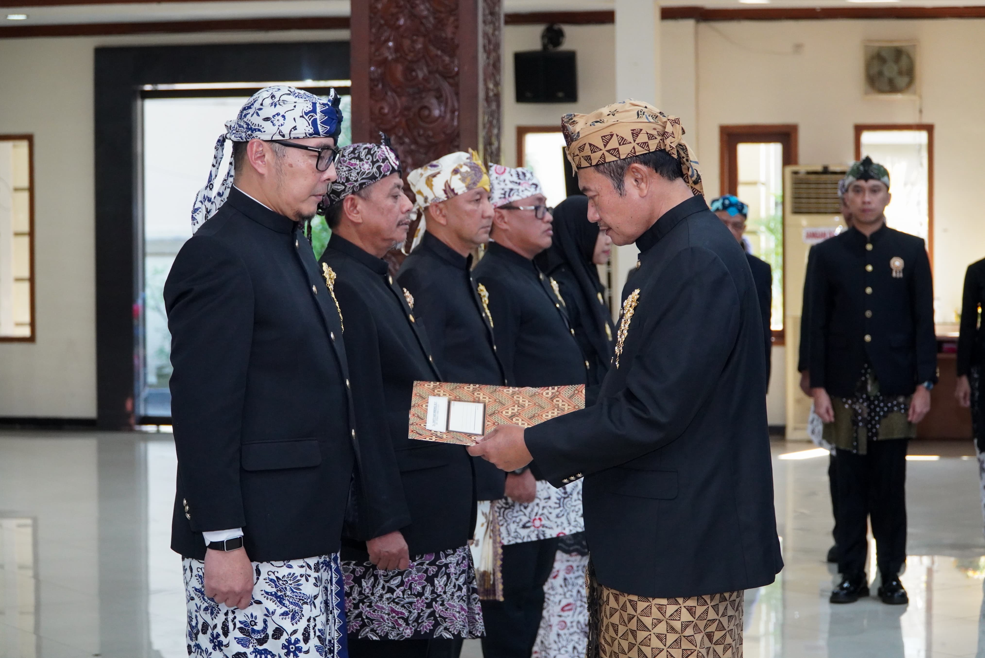 Isi Jabatan Kosong, Bupati Lamongan Lantik Lima Pejabat Strategis