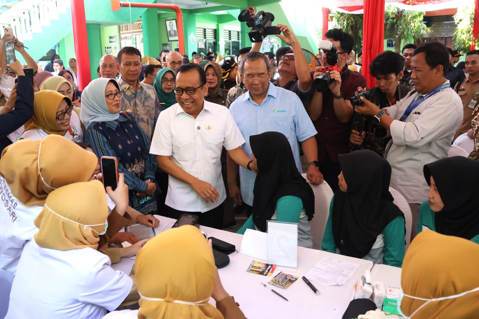 Menko PMK Pratikno Tinjau Cek Kesehatan Gratis untuk Siswa di Bojonegoro: Dorong Gaya Hidup Sehat Sejak Dini