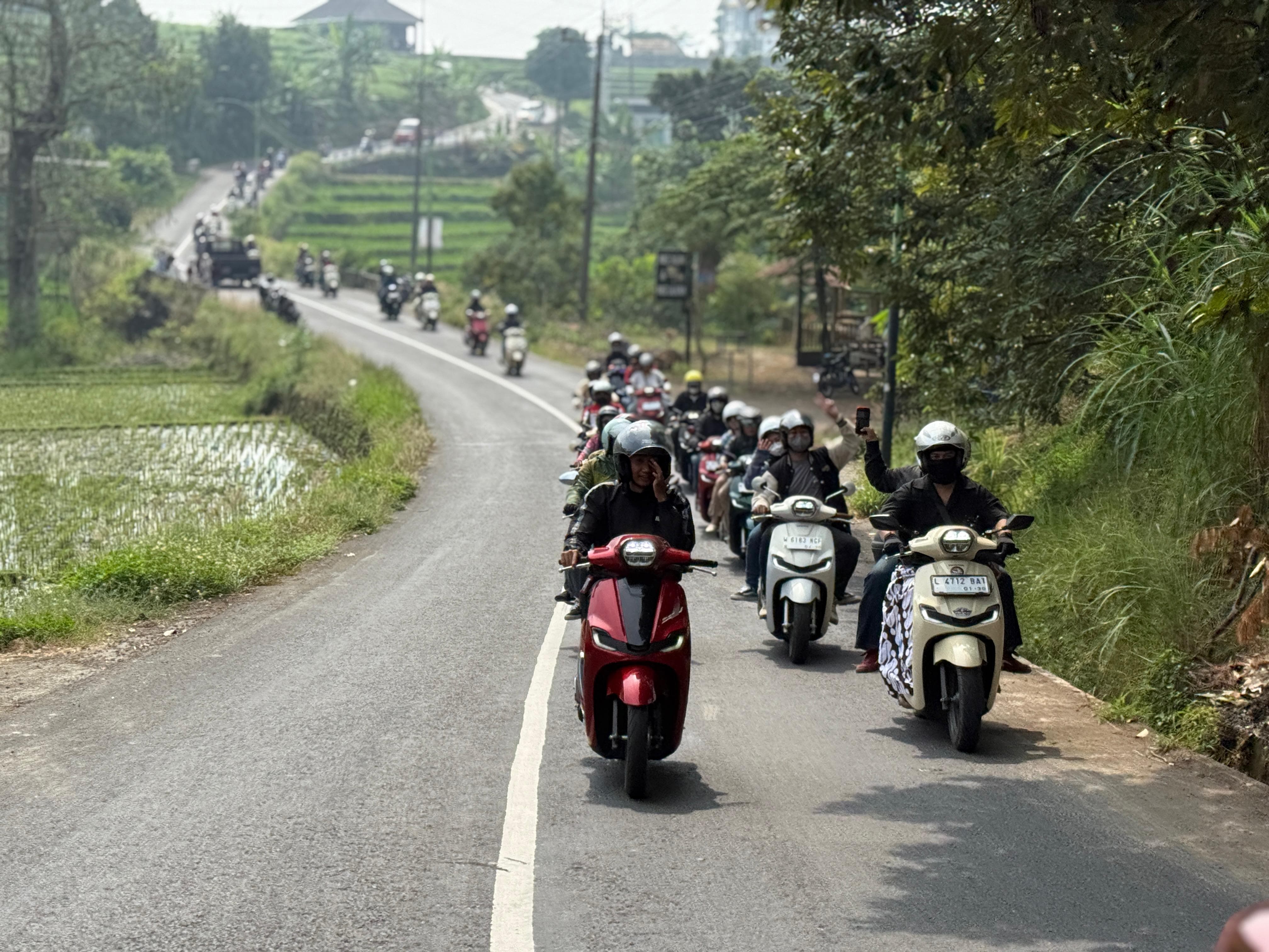 Cari Aman: Tips Berkendara Berkelompok yang Aman dan Seru dari MPM Honda Jatim