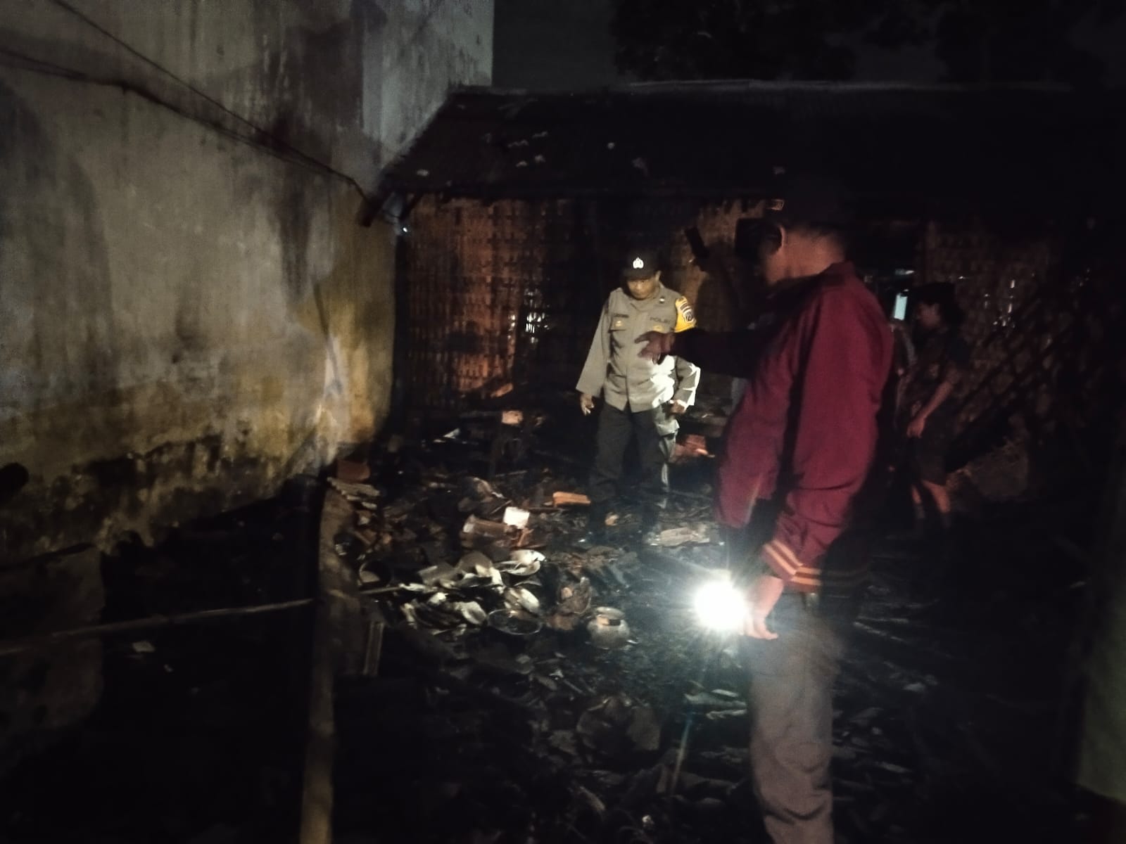 Kebakaran di Jember Tewaskan Nenek, Dua Armada Damkar Rusak