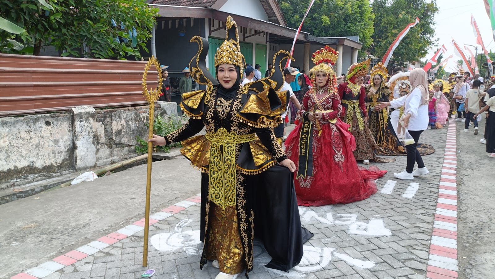 Bhinneka Tunggal Ika Meriahkan Pawai Budaya HUT RI ke-80 di Desa Brambang, Jombang