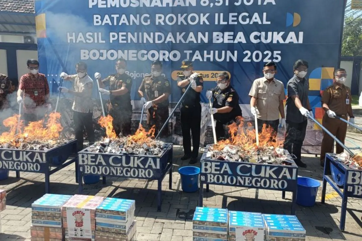 Bea Cukai Bojonegoro Bakar Rokok Ilegal, Kerugian Hingga Rp12,6 Miliar