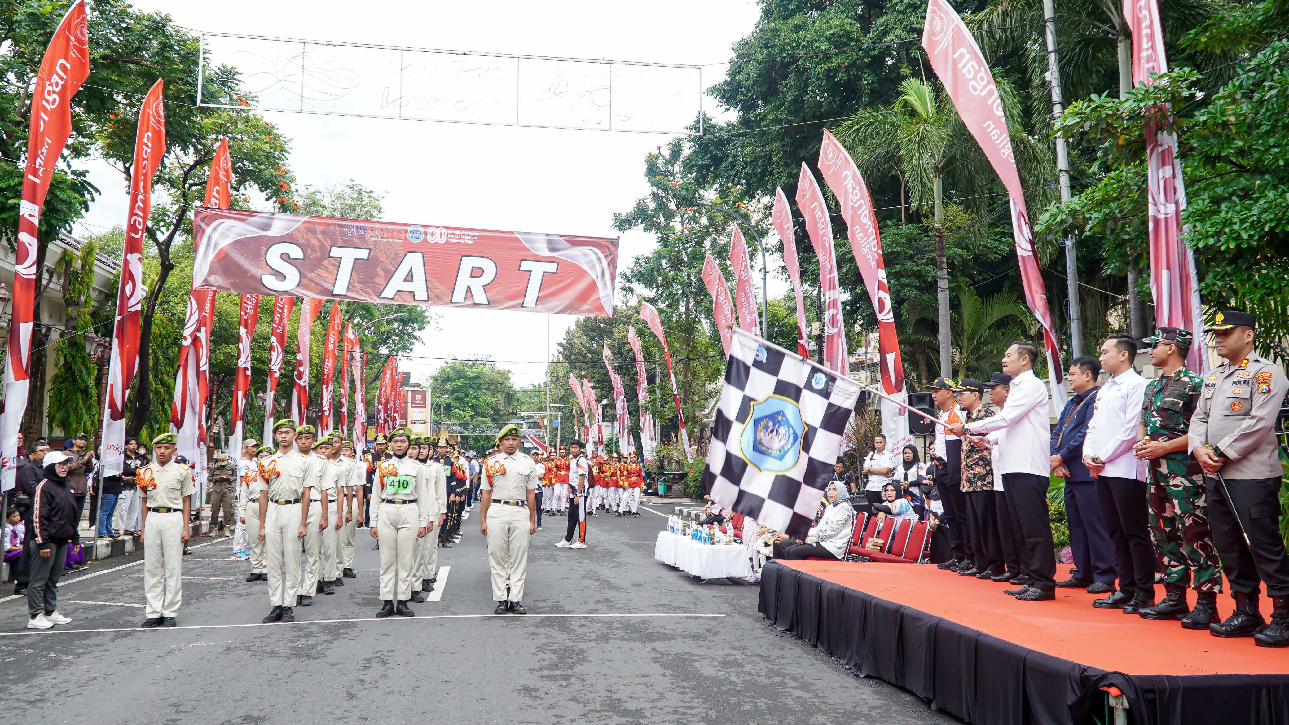 Tanamkan Nilai Kebangsaan, 117 Regu Siswa Ikuti Lomba Gerak Jalan HUT ke-80 RI di Lamongan