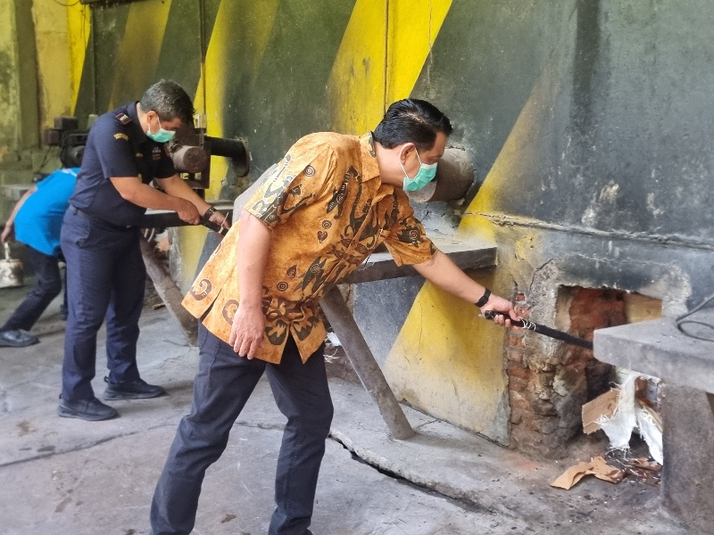 Bea Cukai Gresik Musnahkan 4,3 Juta Batang Rokok Ilegal